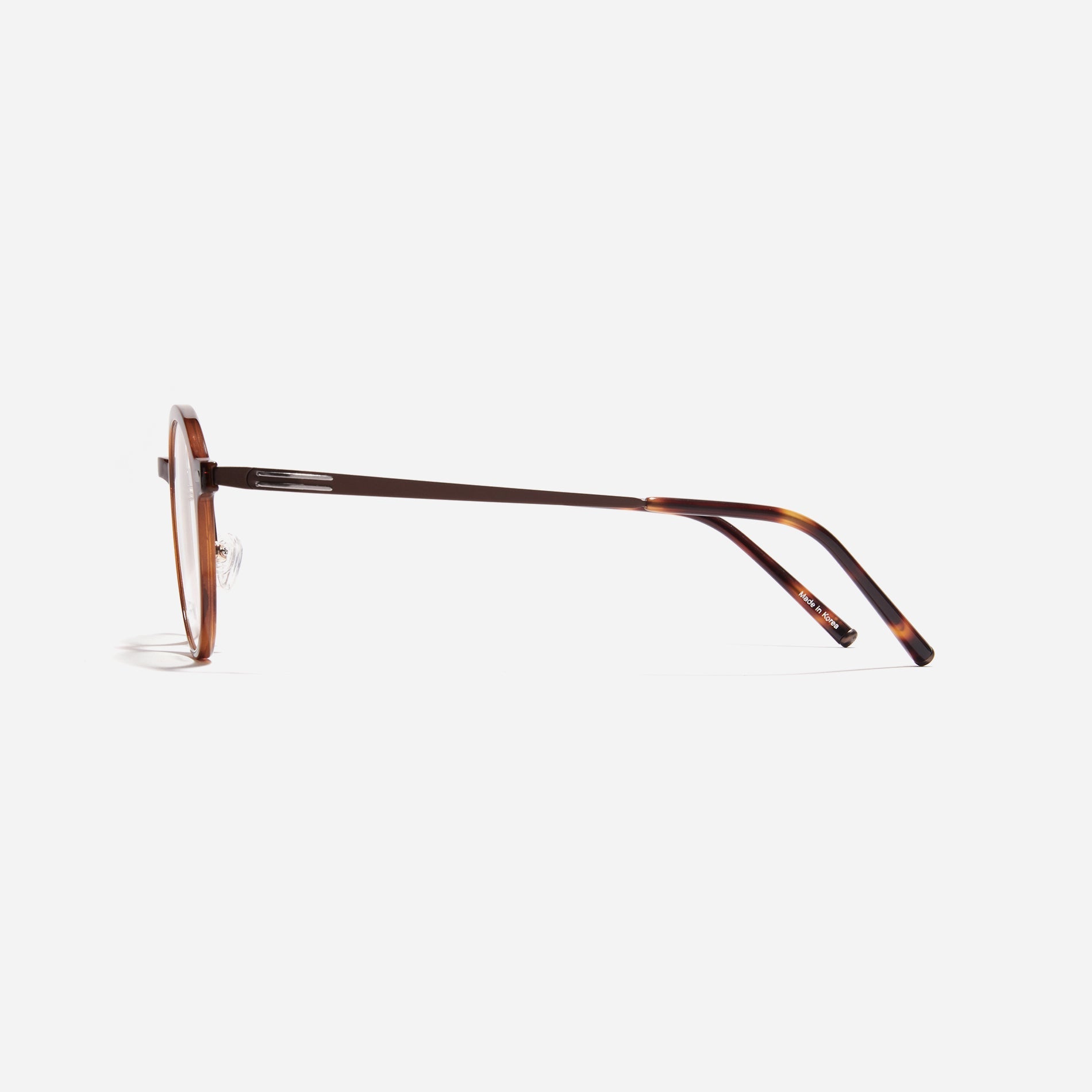 Round-shaped combination eyeglasses from CARIN's 'Feather Fit' line. Their combination frame seamlessly blends bio-plastic and titanium, utilizing advanced injection molding technology, often seen in the manufacturing of cell phones and watches.