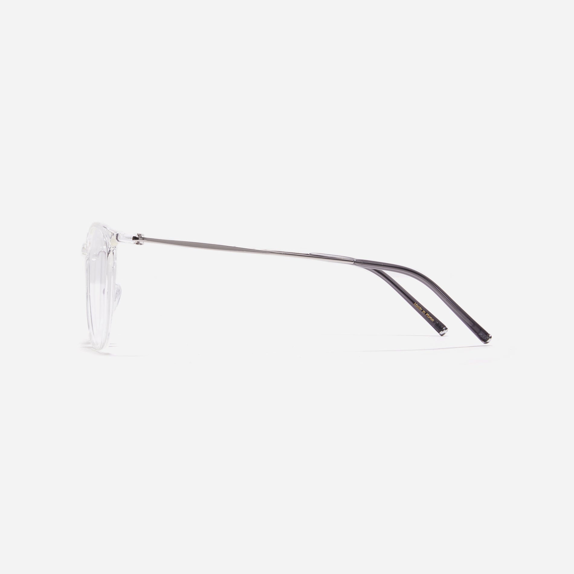 Ultra-lightweight, round square-shaped acetate eyeglasses that offer robust durability that resists breakage. Incorporated with CARIN's patented anti-loosening hinge technology, they ensure a consistently comfortable fit.