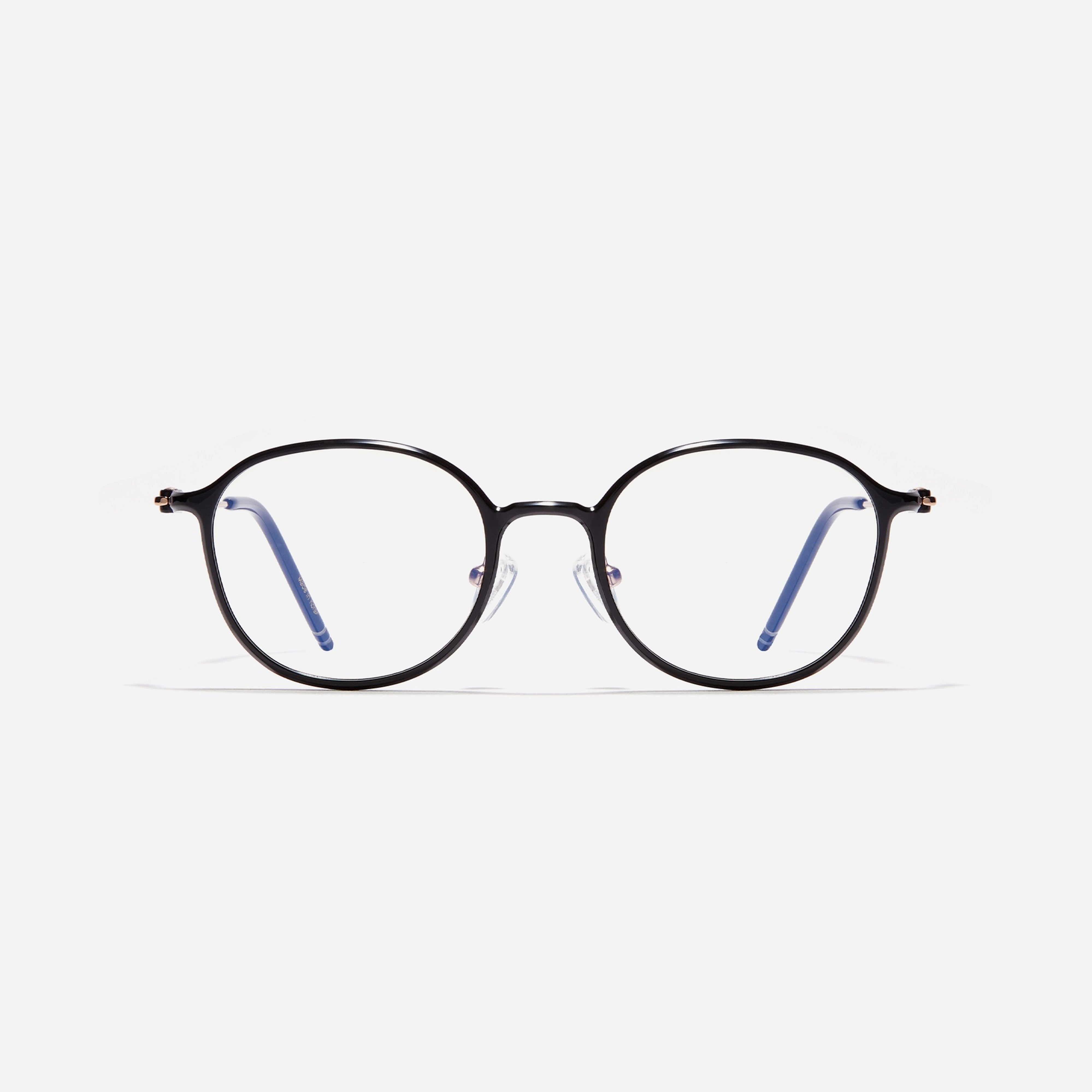 Junior Air S are newly introduced, ultra-lightweight, square junior eyeglasses by CARIN. Crafted from eco-friendly hypoallergenic materials sourced from the French company ARKEMA, these glasses offer robust durability that resists breakage. Incorporated with CARIN's patented anti-loosening hinge technology, these eyeglasses ensure a consistently comfortable fit.