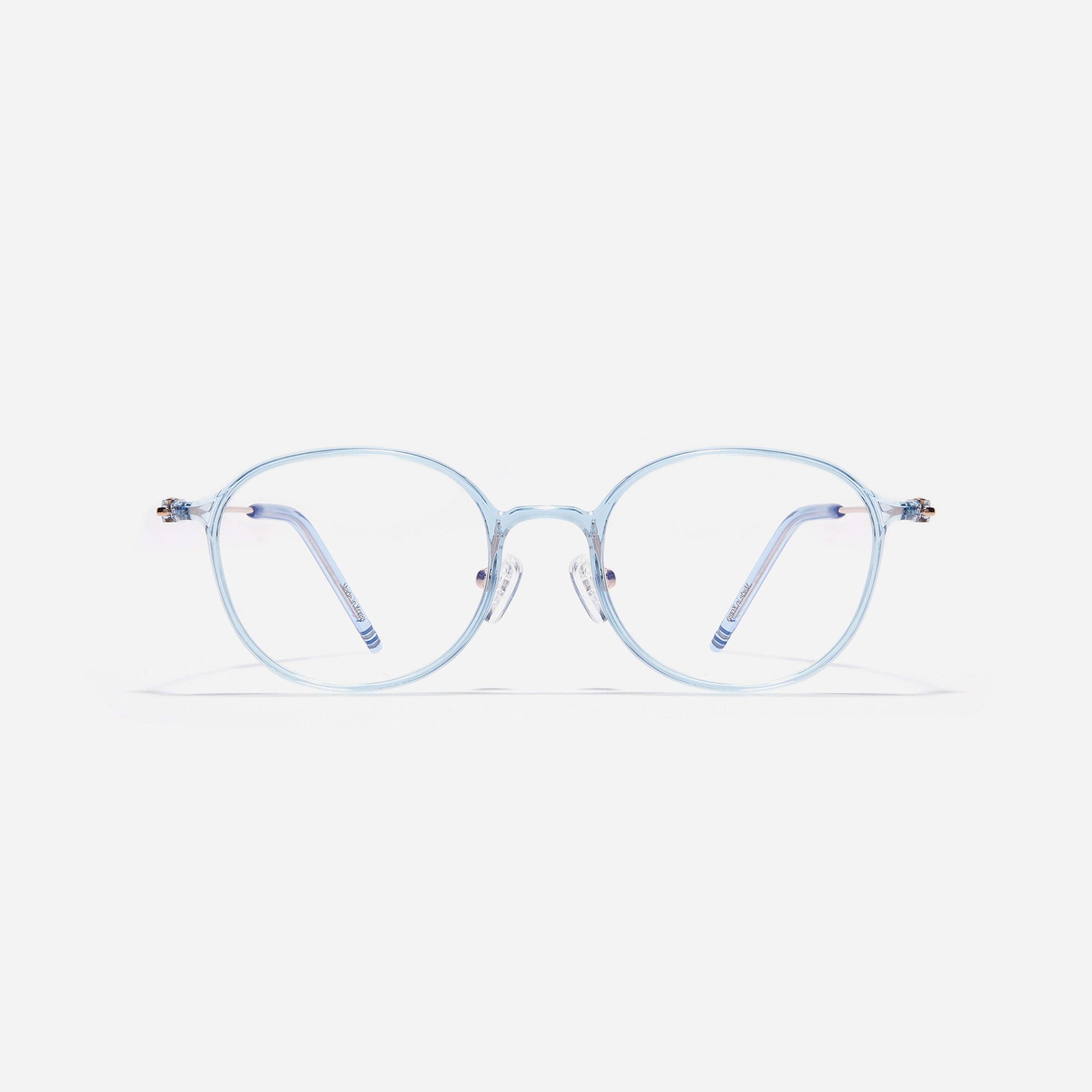 Junior Air S are newly introduced, ultra-lightweight, square junior eyeglasses by CARIN. Crafted from eco-friendly hypoallergenic materials sourced from the French company ARKEMA, these glasses offer robust durability that resists breakage. Incorporated with CARIN's patented anti-loosening hinge technology, these eyeglasses ensure a consistently comfortable fit.