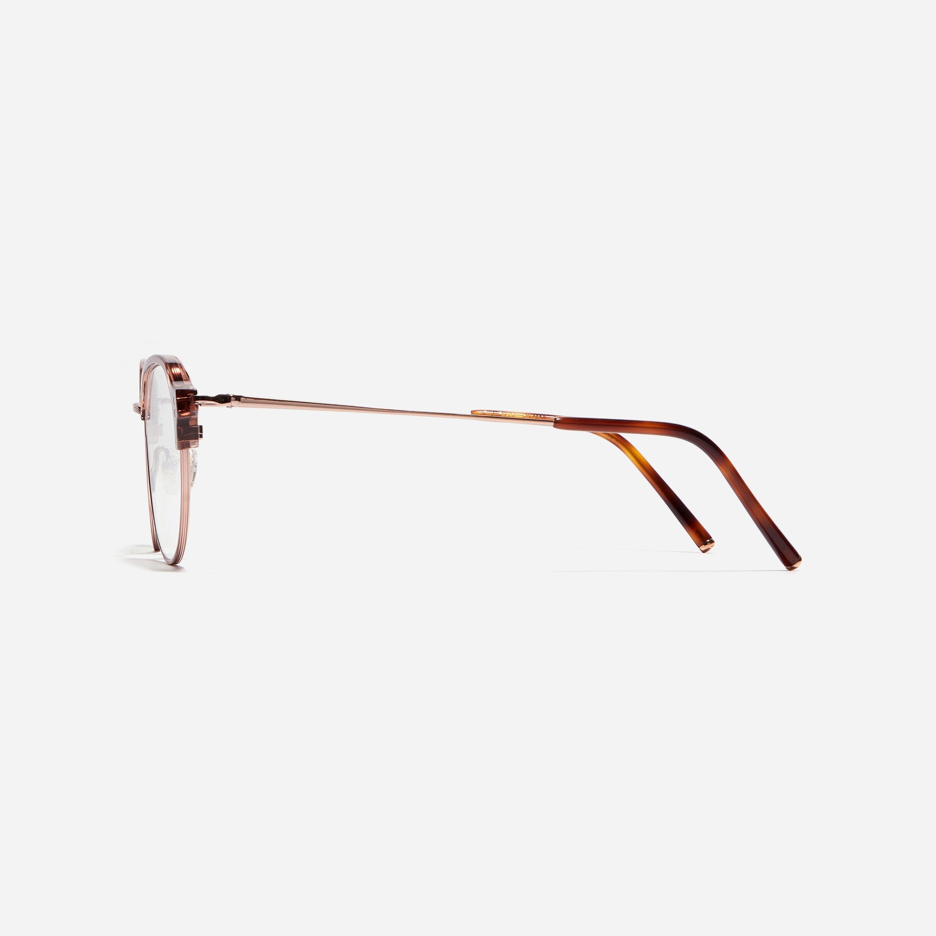 Polygonal-shaped gold-rimmed eyeglasses. The frame, constructed from bioplastic and titanium, seamlessly merges exceptional durability with an ultra-lightweight build, while stylish nose bridge lining details enhance the overall design. The B-titanium temples deliver a lightweight and comfortable fit, guaranteeing prolonged wear without any discomfort.