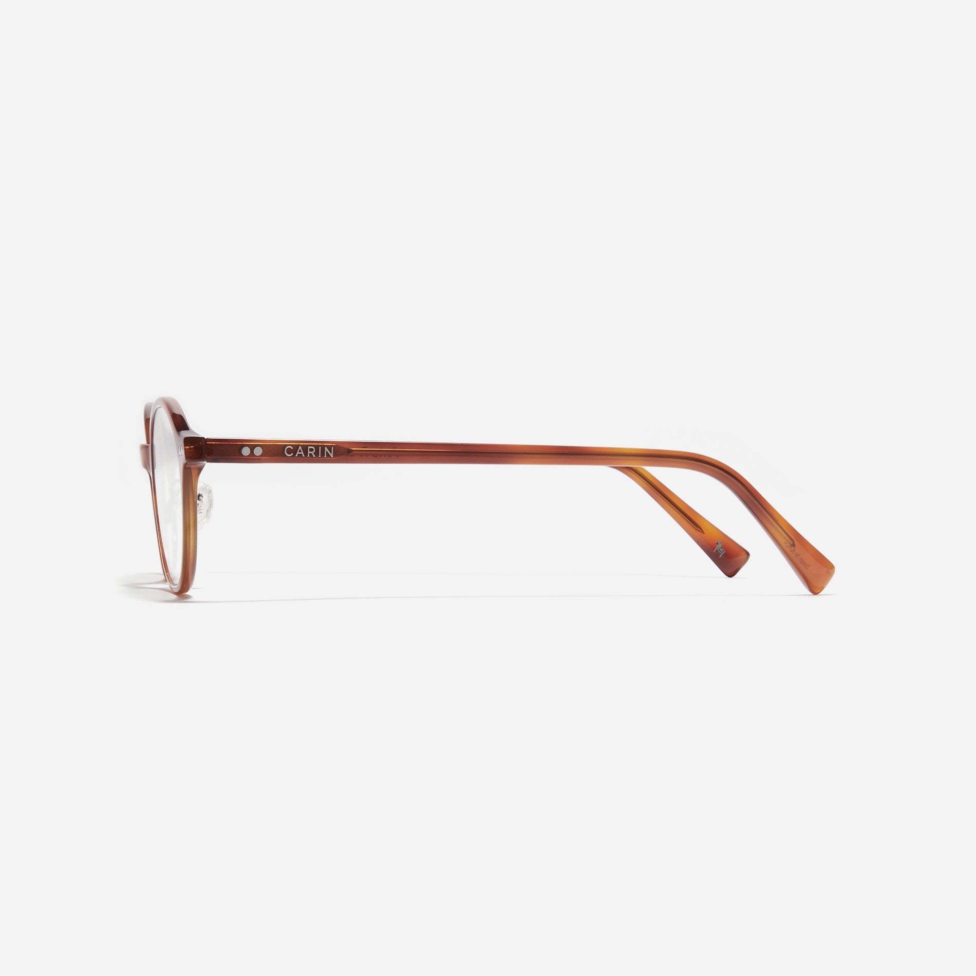 Slim version of CARIN's best-selling 'Aino' eyeglasses. Featuring a trendy oval-round shape and a unique narrow rim design, the Arno S seamlessly blends a retro vibe with modern sensibility.