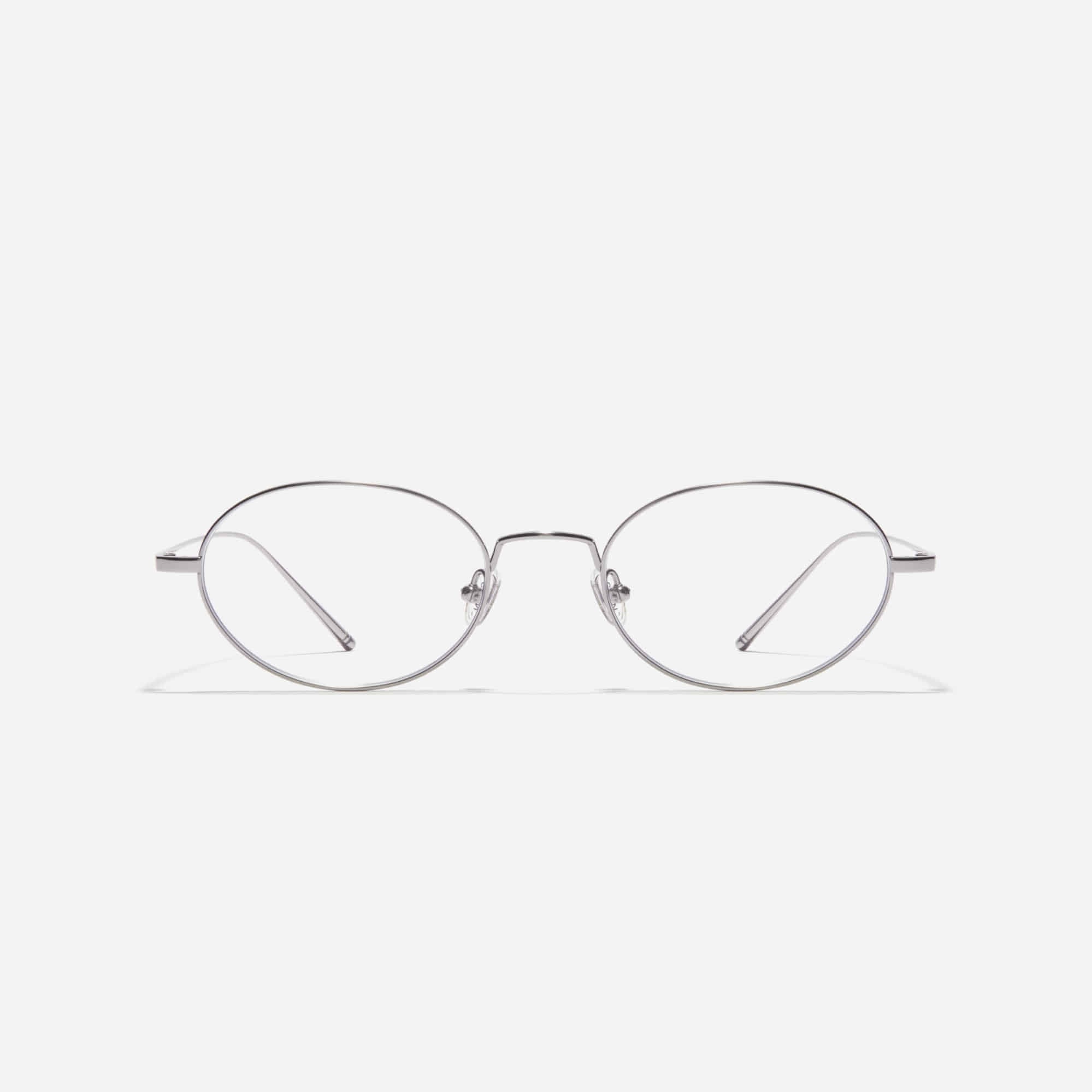 Gus O is an oval full-metal optical frame featuring a dual-rim construction, making it ideal for high-prescription lenses. Crafted from pure titanium, it offers a lightweight and comfortable fit.