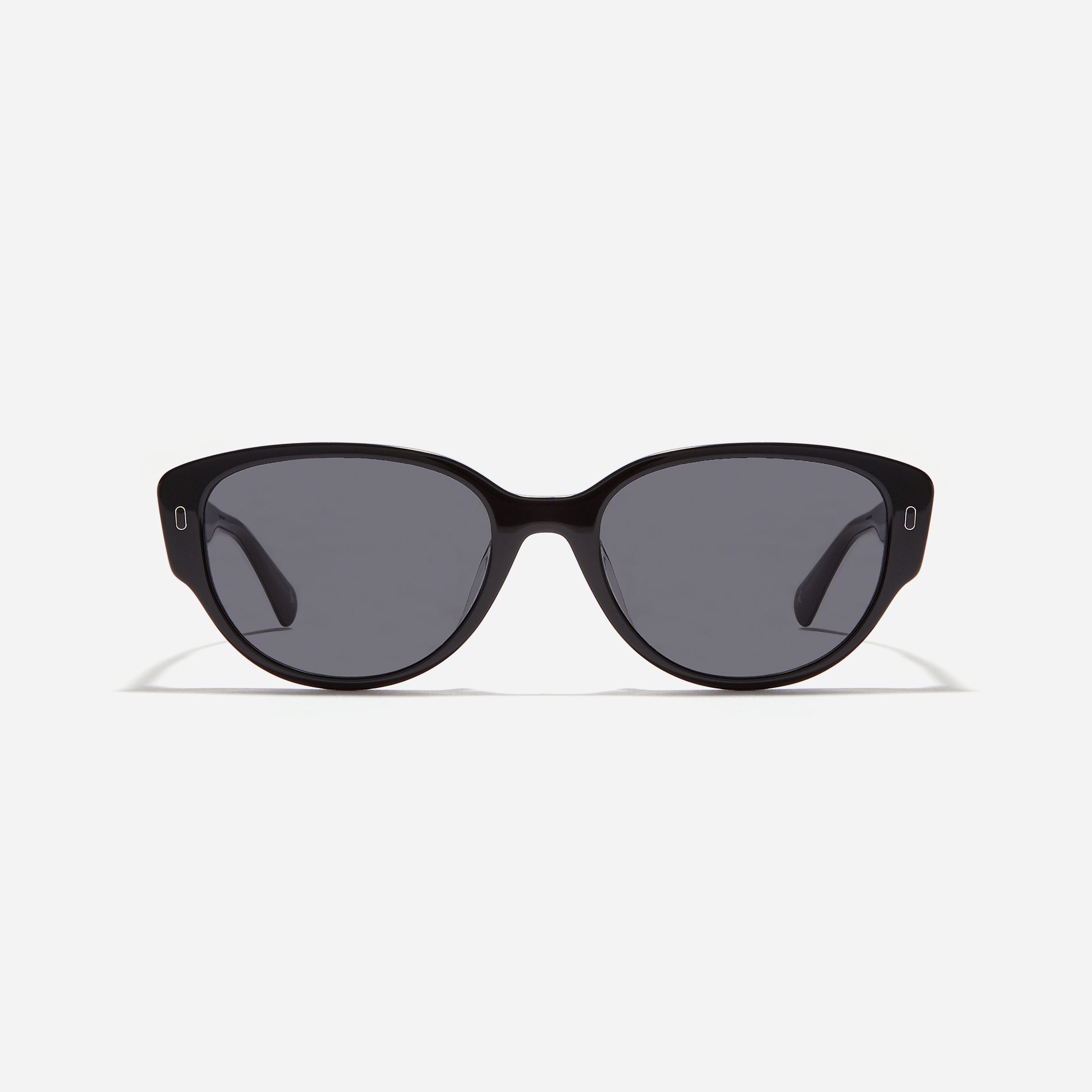 Round-shaped petite frame sunglasses designed with a stylish narrow rim style and eye-catching color variations.