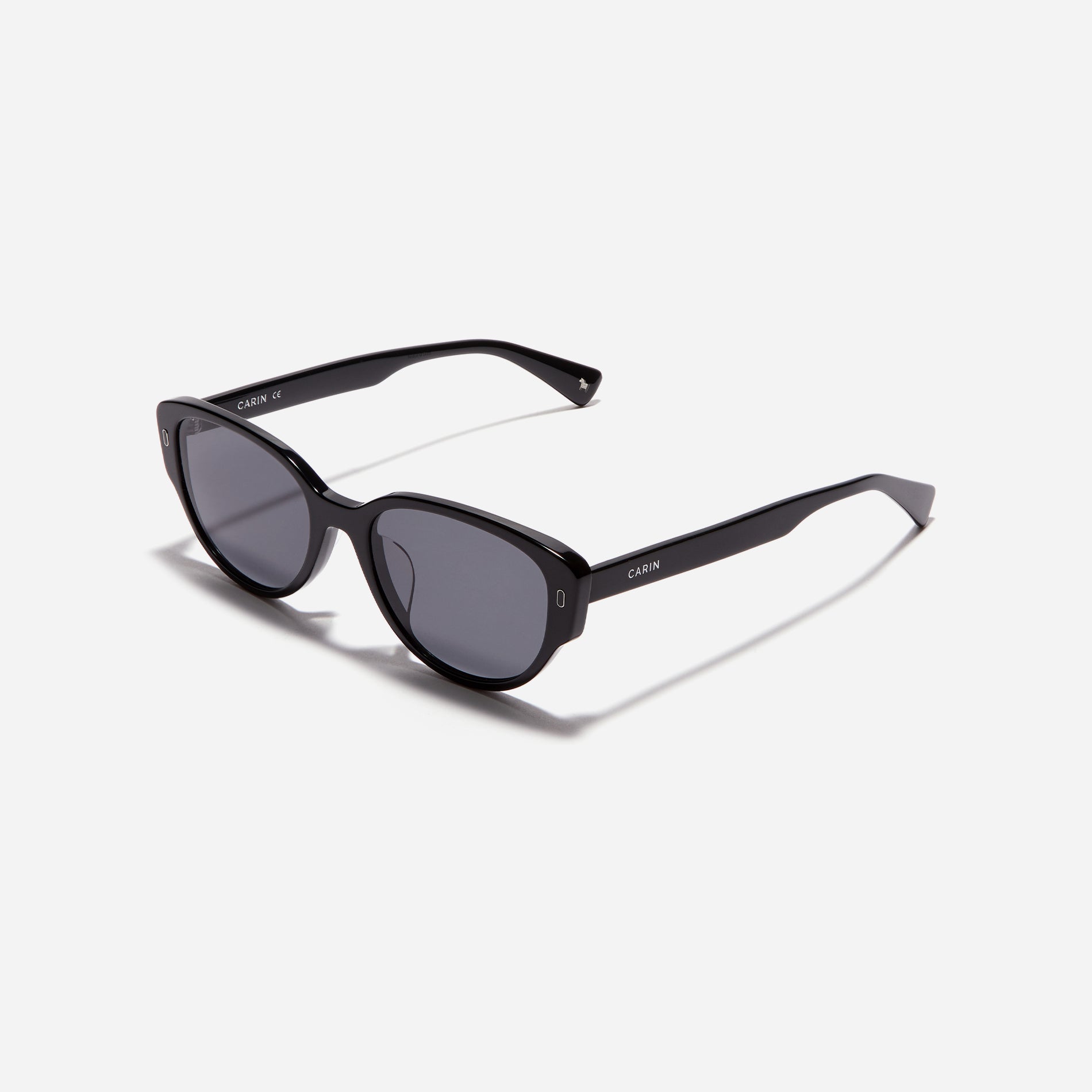 Round-shaped petite frame sunglasses designed with a stylish narrow rim style and eye-catching color variations.