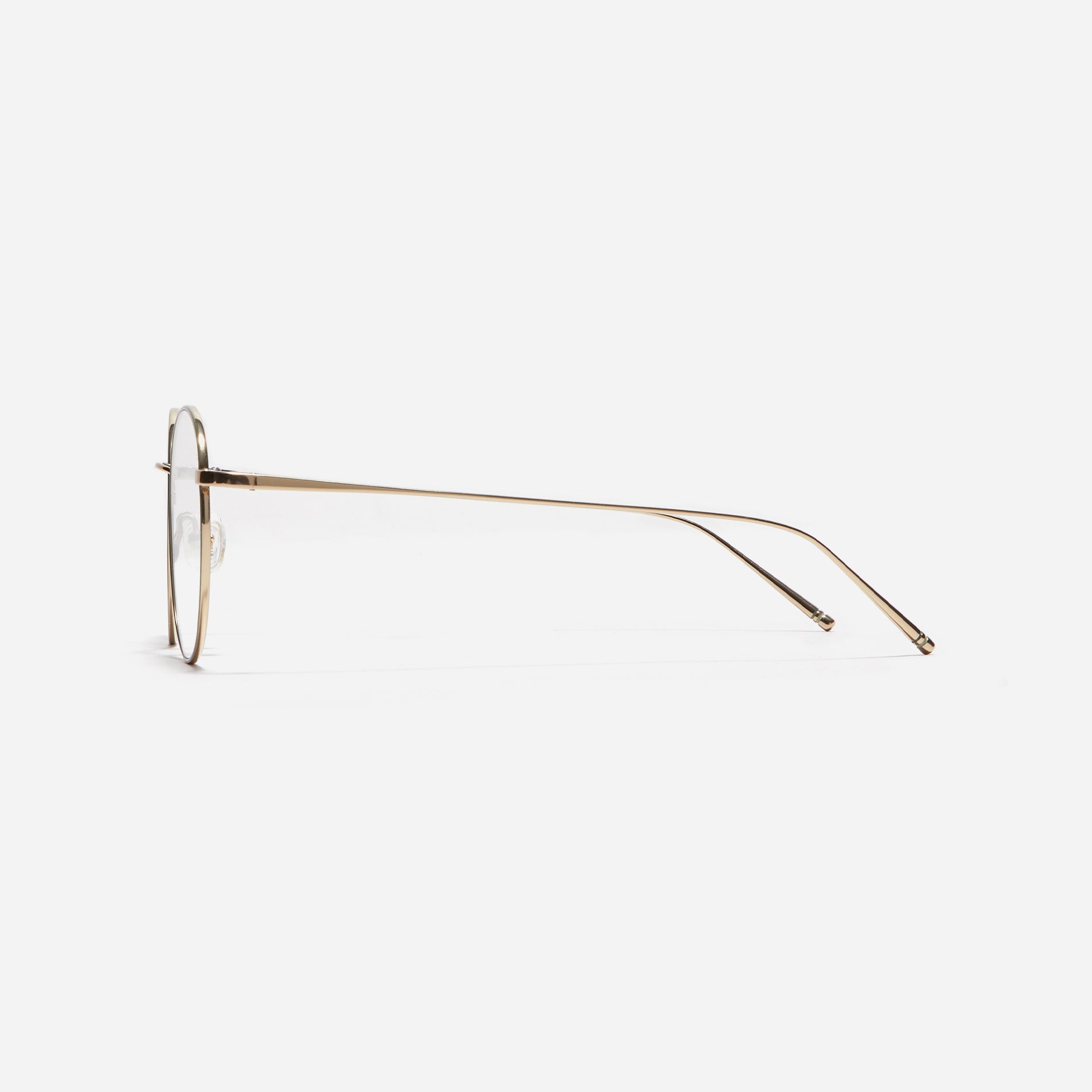 Round-shaped eyeglasses that naturally complement all face shapes. Crafted entirely from titanium, the frame provides exceptional durability and featherweight comfort, while its design adds a touch of casual charm to one's daily style.