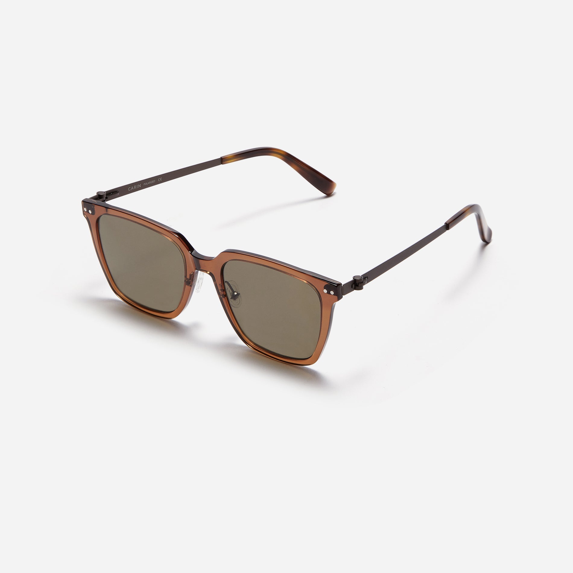 Square-shaped polarized sunglasses, representing CARIN’s POLARIZED line. Crafted from lightweight and durable bio-plastic to prevent slipping.