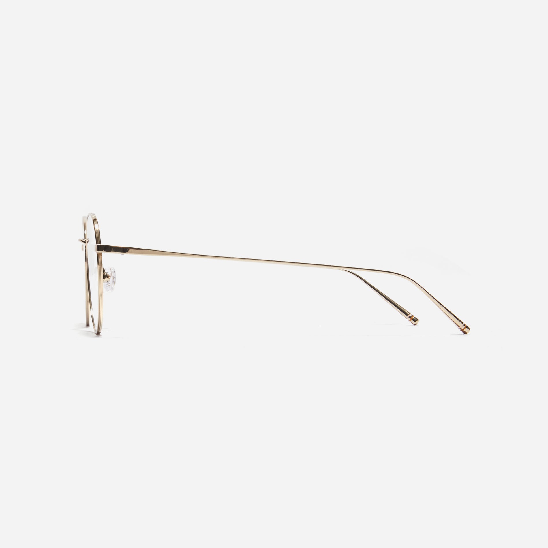 Polygon-shaped eyeglasses designed to effortlessly complement all face shapes. Crafted entirely from titanium, they ensure a remarkably light and durable wearing experience. Lika's casual design adds a fashionable touch to your daily look.