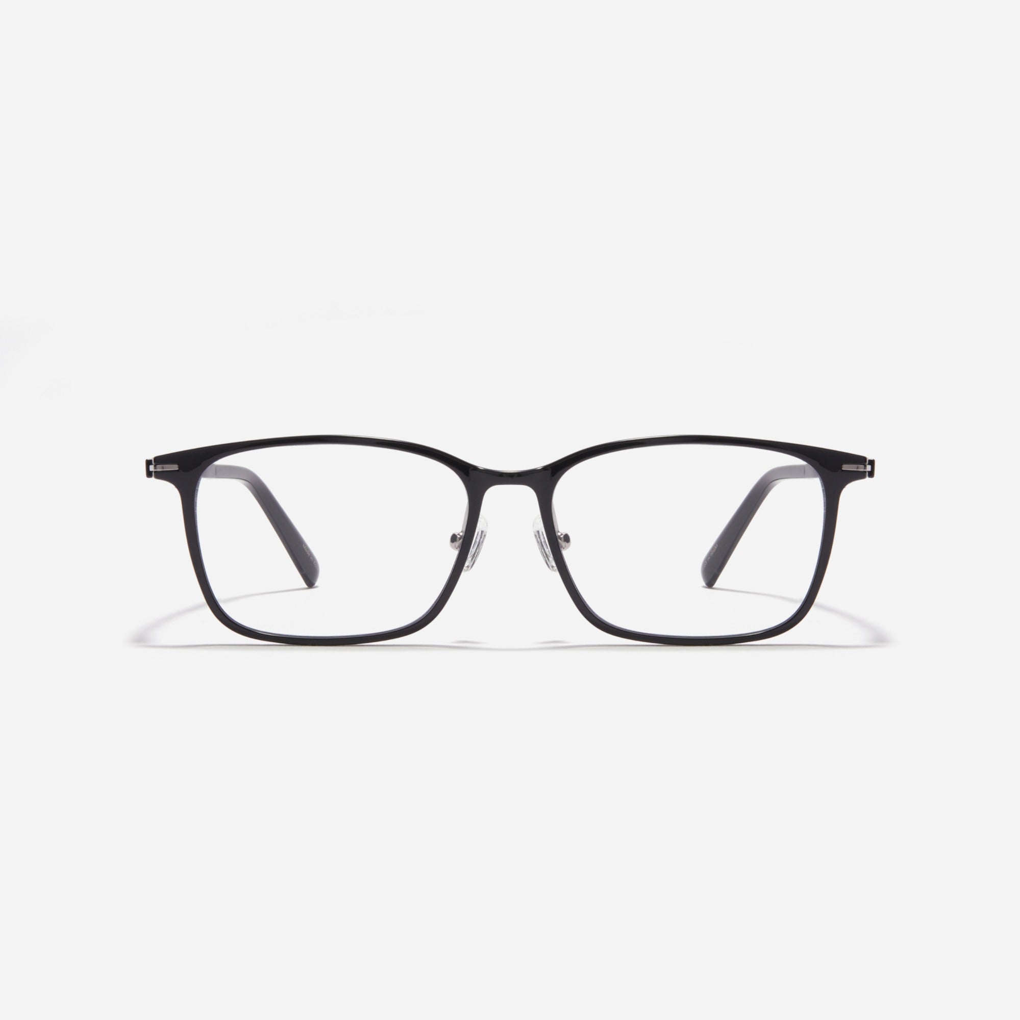 Nils S is a square-shaped combination optical frame from the Forest Line. Featuring a bio-plastic front and Ultem temples, it offers a lightweight, comfortable fit with a classic aesthetic.
