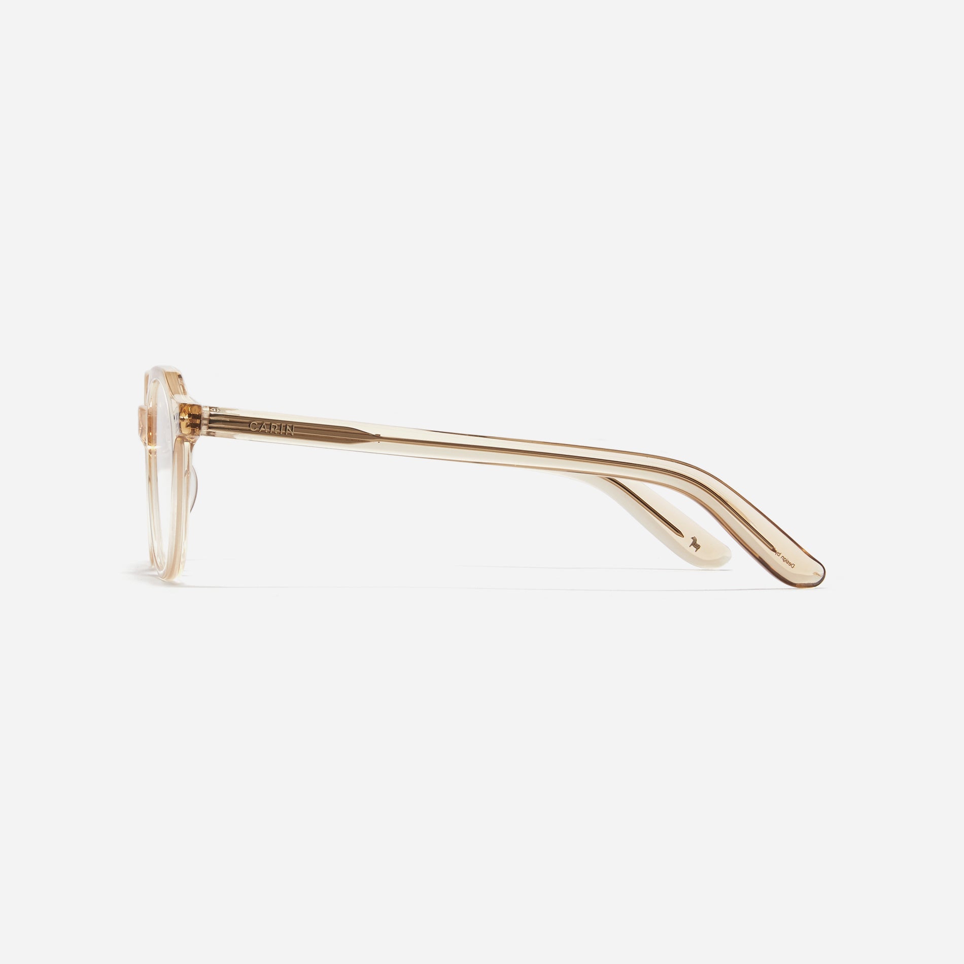 Polygon-shaped horn-rimmed eyeglasses. Embodying a modern reinterpretation of '90s retro vibes, their design is created for effortless styling.