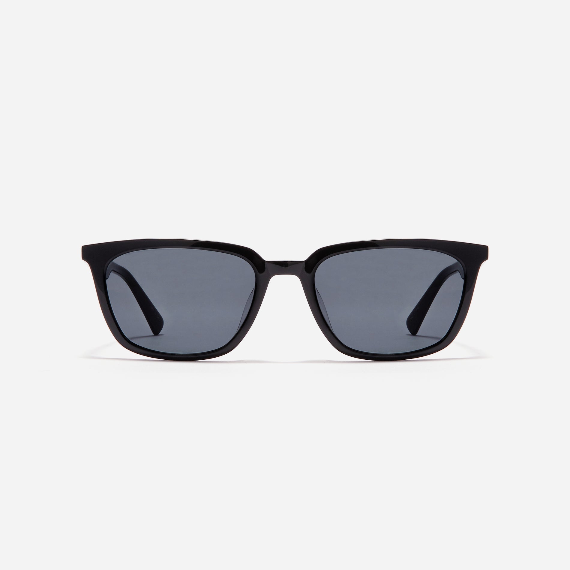 The latest addition to our bestselling CARIN KRISTEN line, boasting an oversized frame for added style. While retaining the fashionable narrow rim design, they have been enhanced to accommodate wider eye widths as well as feature longer temples. Discover the new oversized CARIN KRISTEN S, now available in a wider range of sizes for your perfect fit.