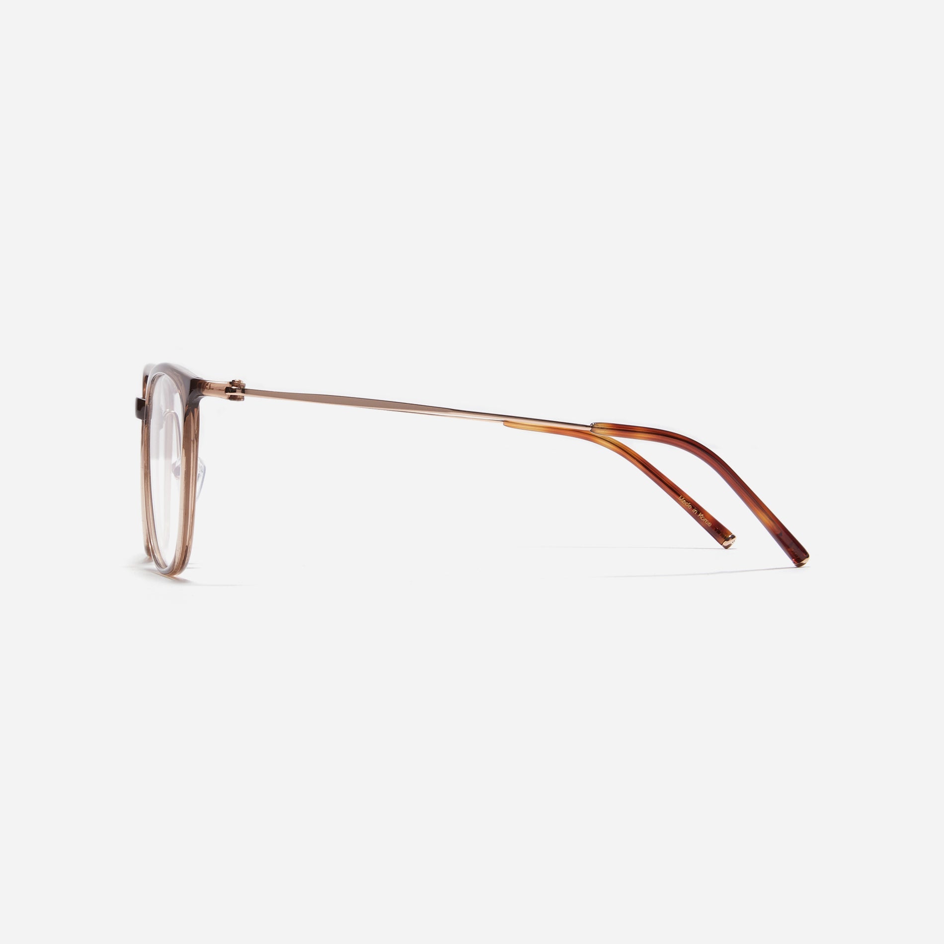 Ultra-lightweight, round square-shaped acetate eyeglasses that offer robust durability that resists breakage. Incorporated with CARIN's patented anti-loosening hinge technology, they ensure a consistently comfortable fit.
