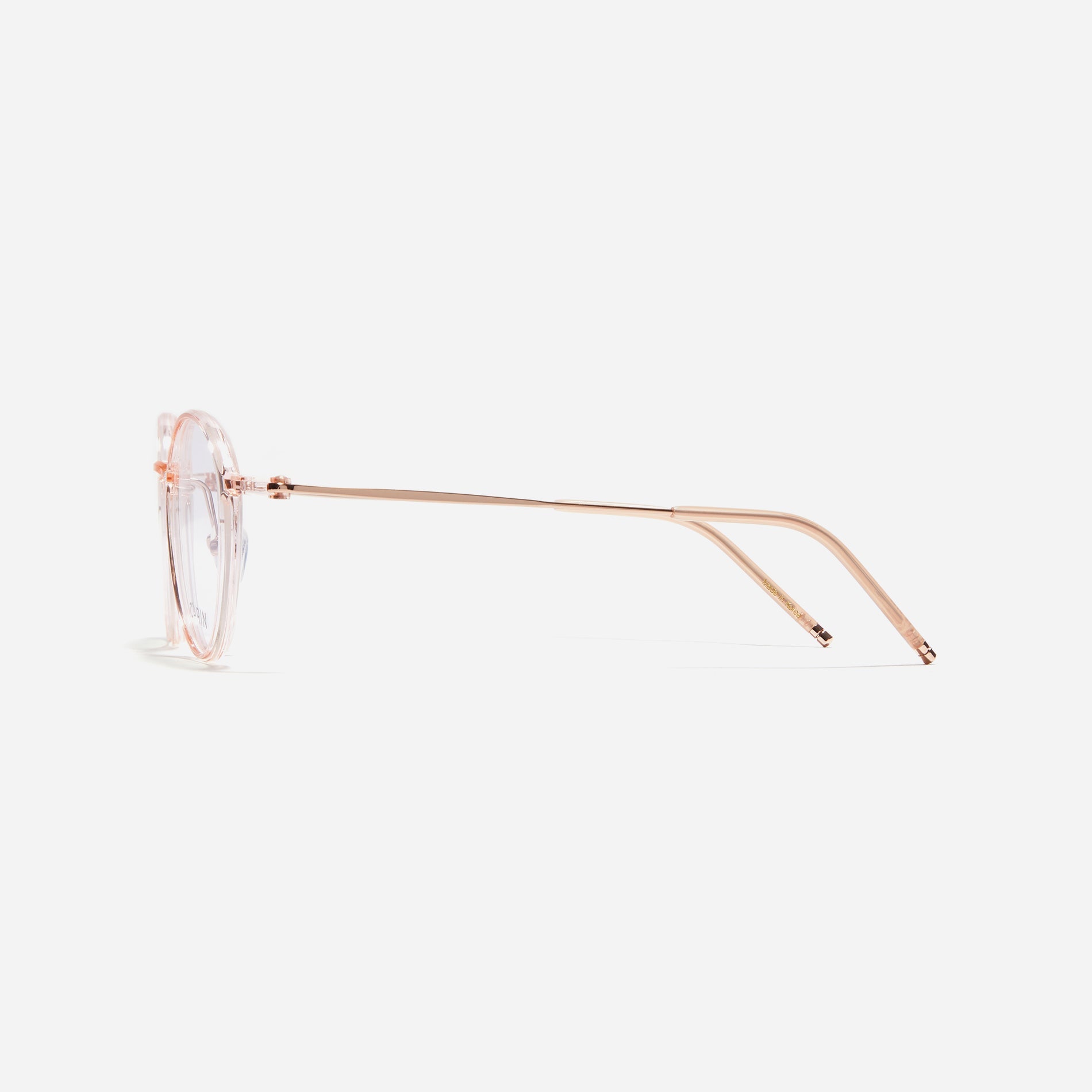Ultra-lightweight round-shaped eyeglasses crafted using cutting-edge materials sourced from the French company ARKEMA. These glasses offer robust durability and consistently comfortable fit.