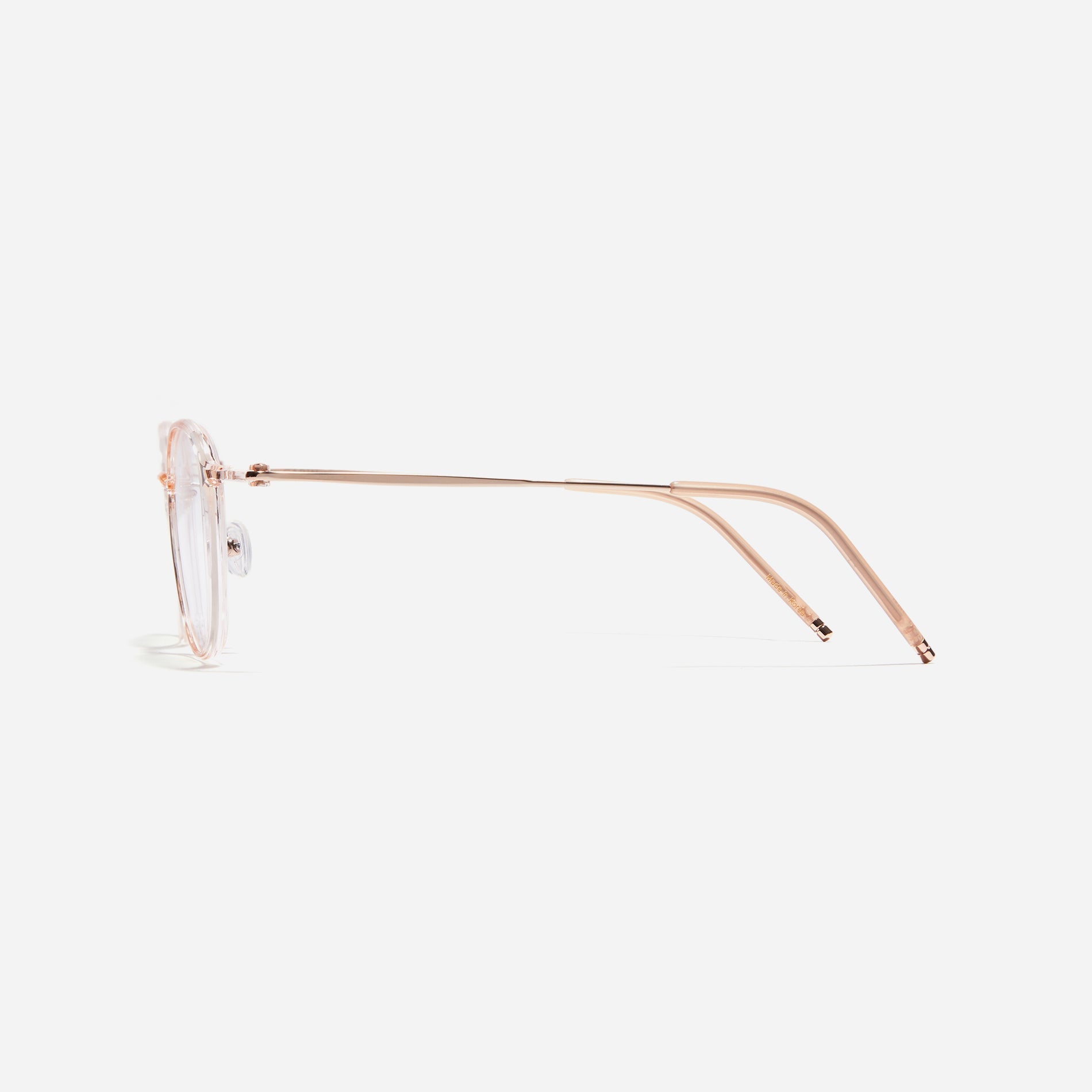 Ultra-lightweight round square-shaped eyeglasses crafted using cutting-edge materials sourced from the French company ARKEMA. These glasses offer robust durability and consistently comfortable fit.