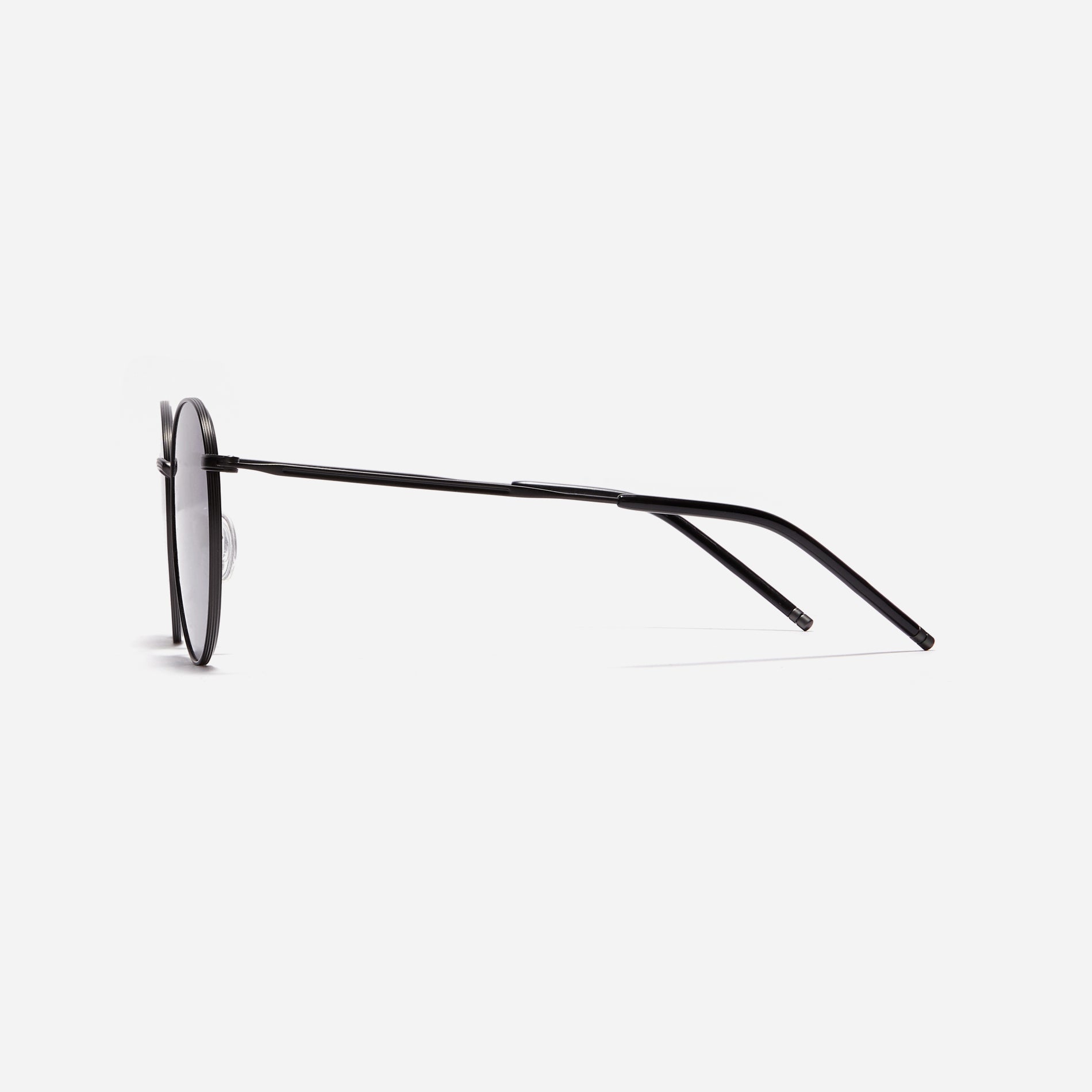 Round-shaped metal sunglasses that offer a soft and natural look with a peach-shaded titanium frame. 