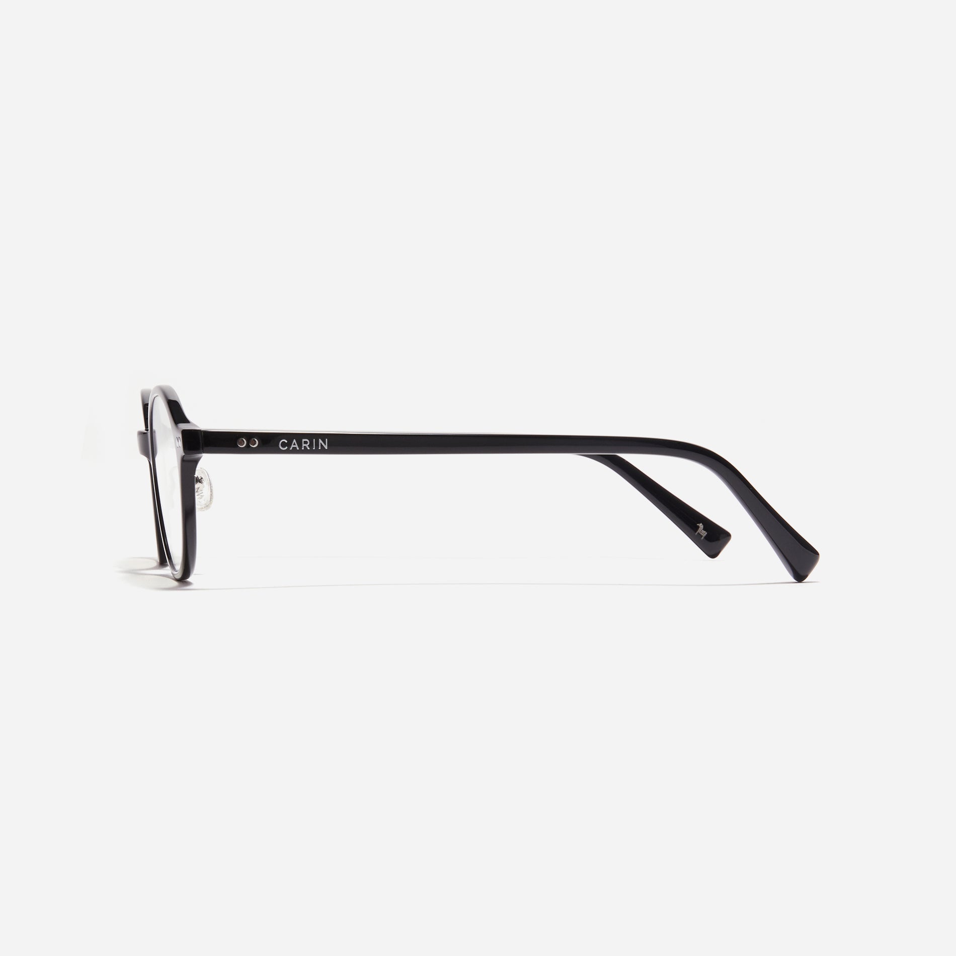 Slim version of CARIN's best-selling 'Aino' eyeglasses. Featuring a trendy oval-round shape and a unique narrow rim design, the Arno S seamlessly blends a retro vibe with modern sensibility. 