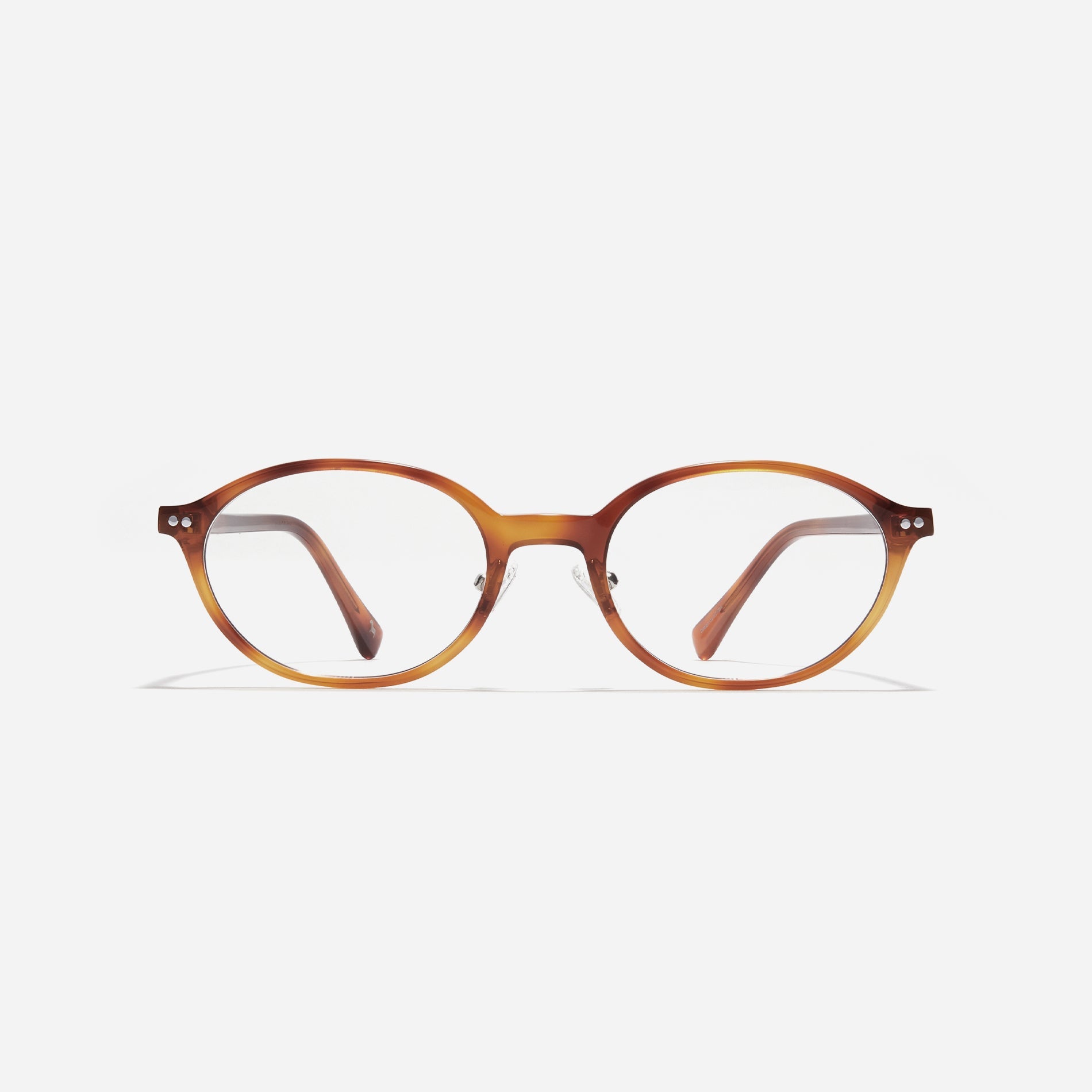 Slim version of CARIN's best-selling 'Aino' eyeglasses. Featuring a trendy oval-round shape and a unique narrow rim design, the Arno S seamlessly blends a retro vibe with modern sensibility. 