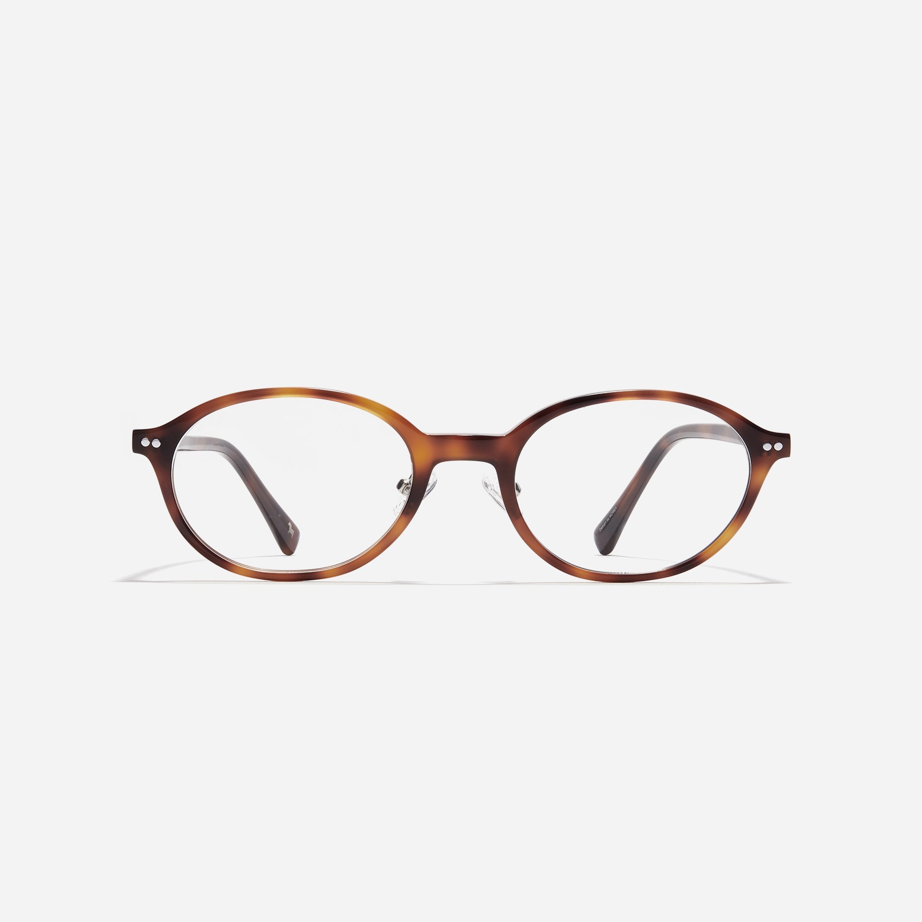 Slim version of CARIN's best-selling 'Aino' eyeglasses. Featuring a trendy oval-round shape and a unique narrow rim design, the Arno S seamlessly blends a retro vibe with modern sensibility. 