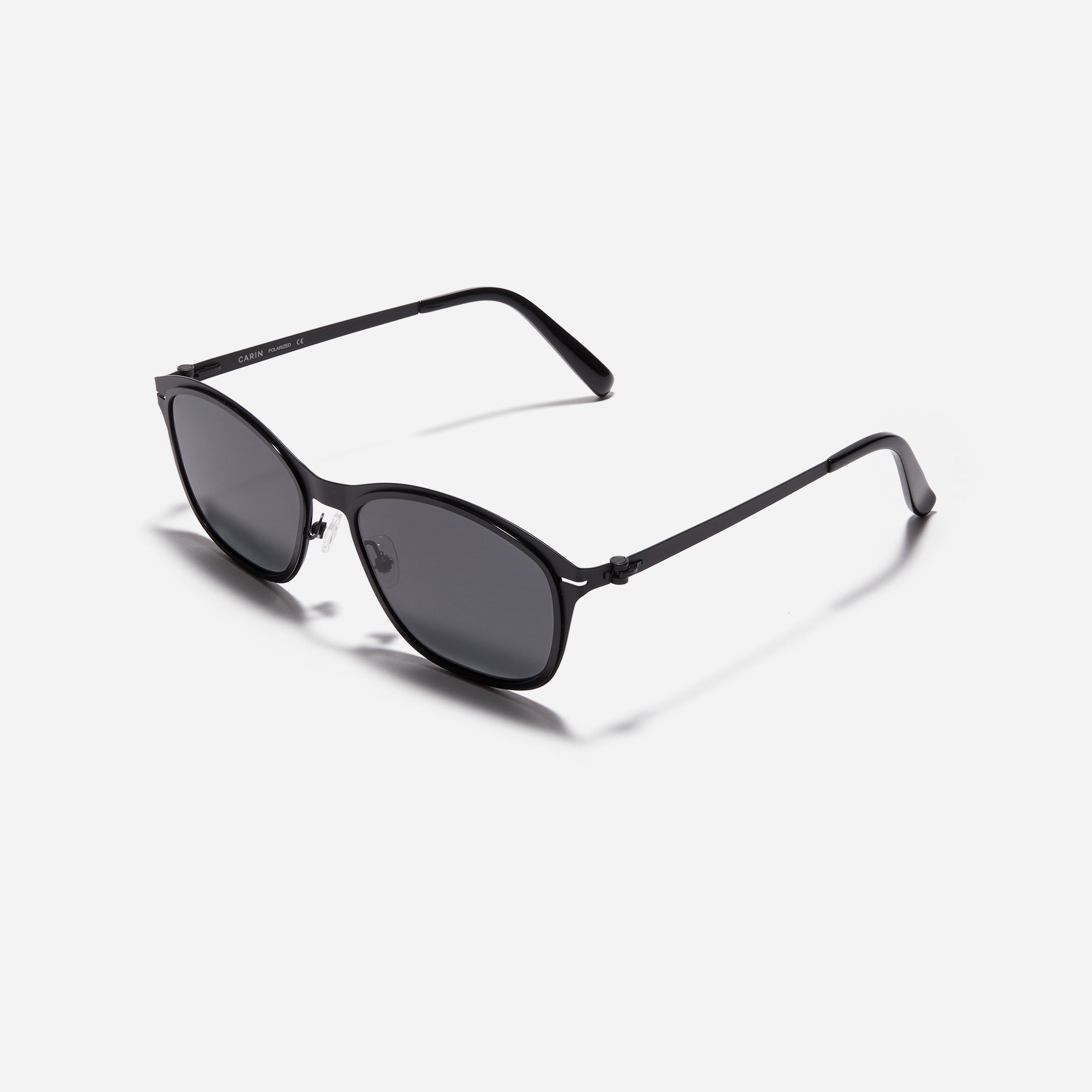 Square-shaped combination sunglasses from the POLARIZED line. With delicate acetate rims, metal temples, and patented screwless hinges, they ensure both durability and comfort. Borgarde features polarized lenses that block UV rays and reduce glare, providing clear vision for outdoor activities.