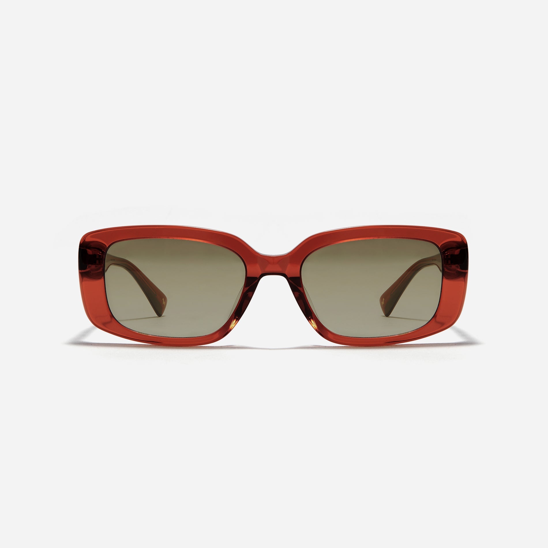 Square-shaped petite frame sunglasses. Crafted entirely from acetate material, these glasses offer robust durability that resists breakage. Cara features a unisex design that reinterprets the '80s retro style with a modern touch.