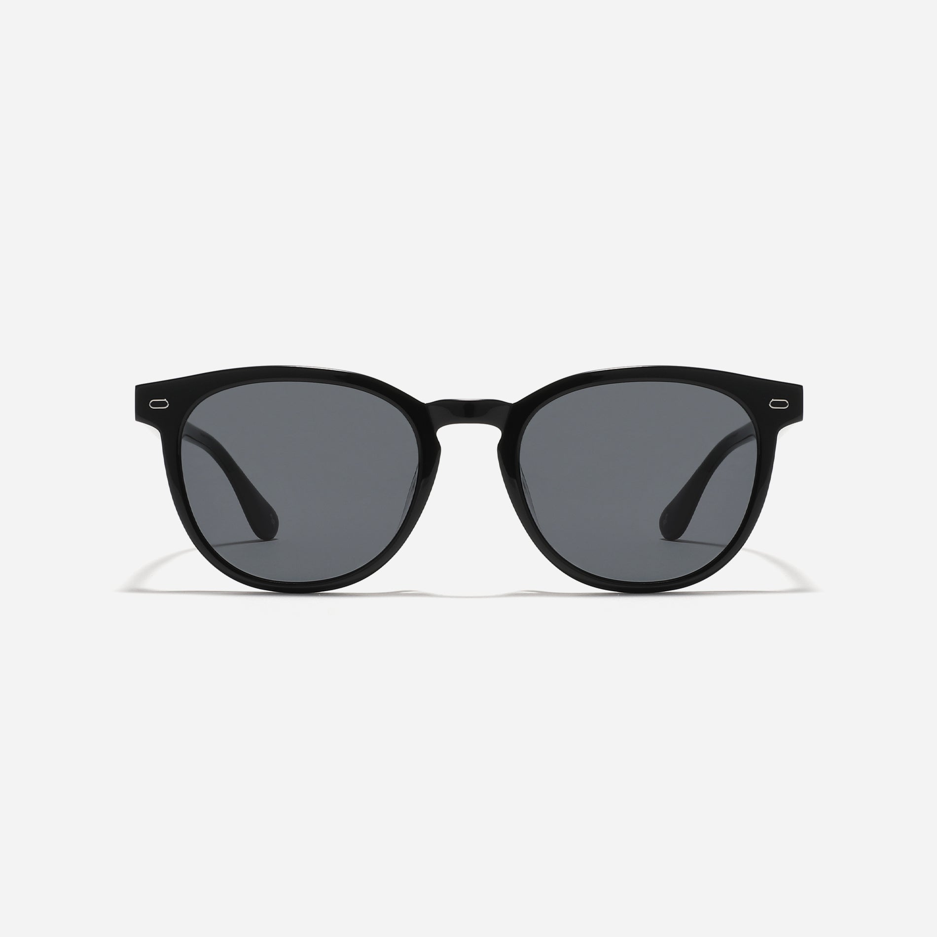 Round-shaped sunglasses from the Forest Line. With their soft form and stylish square frame, Connie offer a versatile and fashionable option for everyday wear, especially appealing to those new to sunglasses.