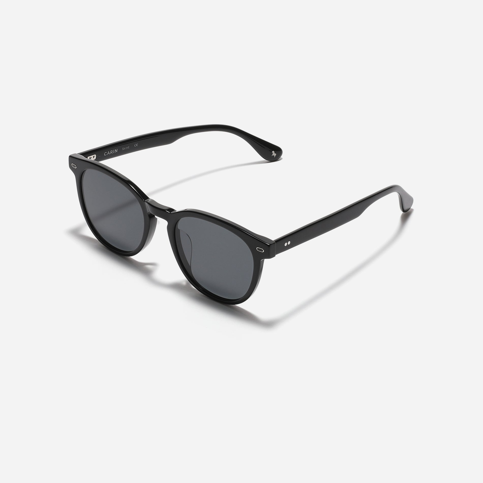 Round-shaped sunglasses from the Forest Line. With their soft form and stylish square frame, Connie offer a versatile and fashionable option for everyday wear, especially appealing to those new to sunglasses.
