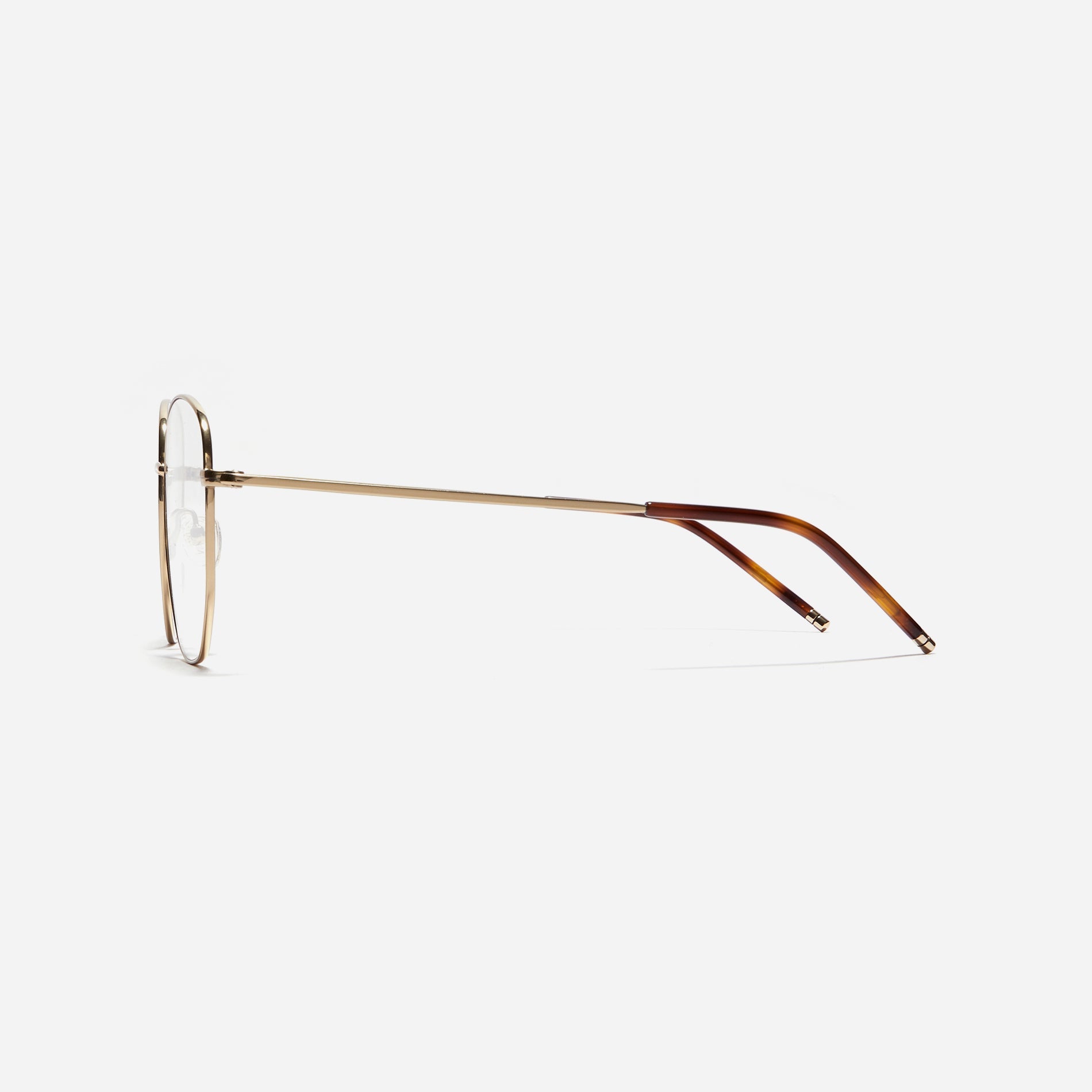 Square-shaped Boeing-style oversized eyeglasses crafted entirely from titanium for a lighter and more comfortable fit. With classic color options and frame design, these eyeglasses offer a retro style that effortlessly complements one's look.