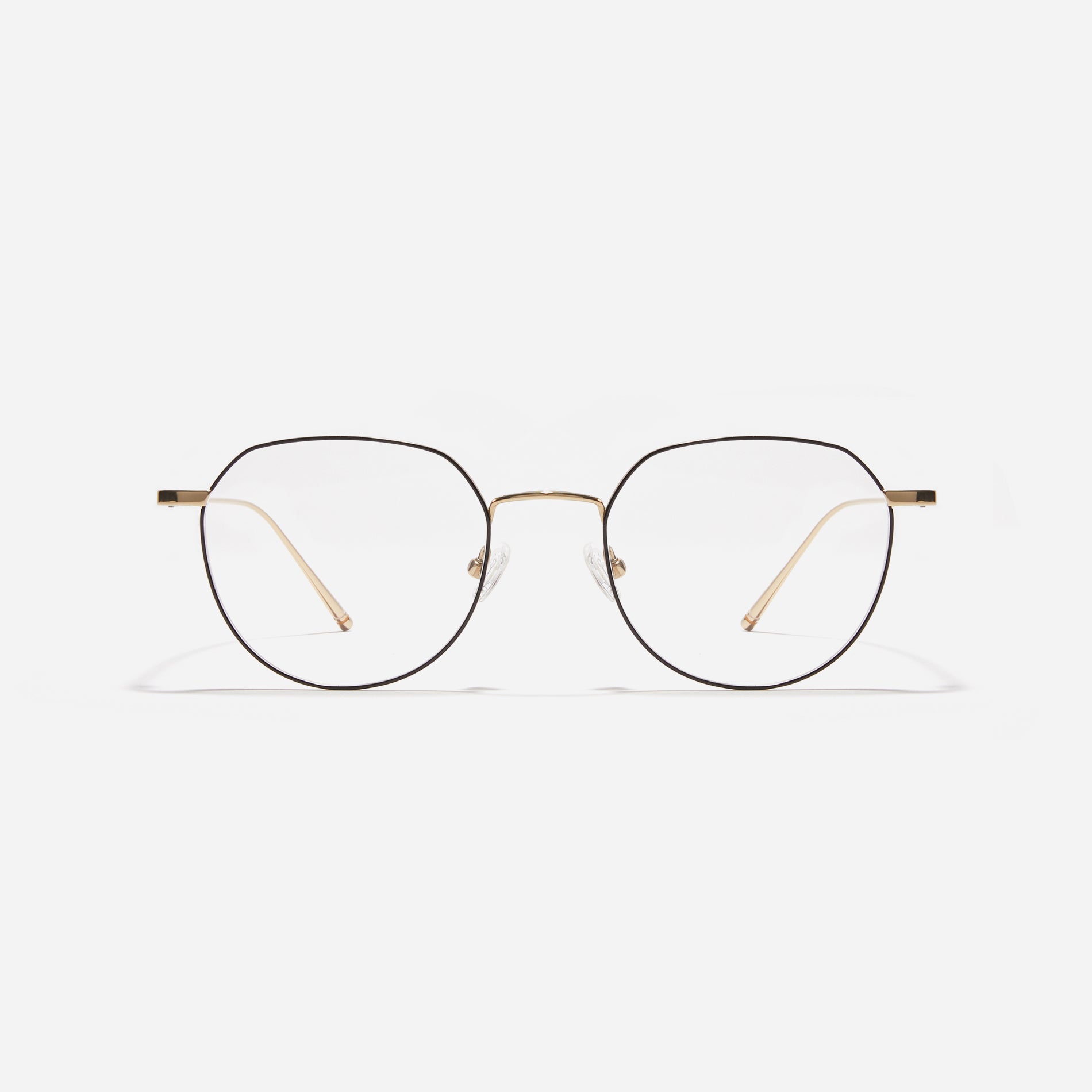Gus P are polygonal-shaped, full-metal eyeglasses with a dual-rim structure designed to accommodate thicker, high-prescription lenses. Both the frame and temples are made of pure titanium, ensuring a lightweight and comfortable fit.