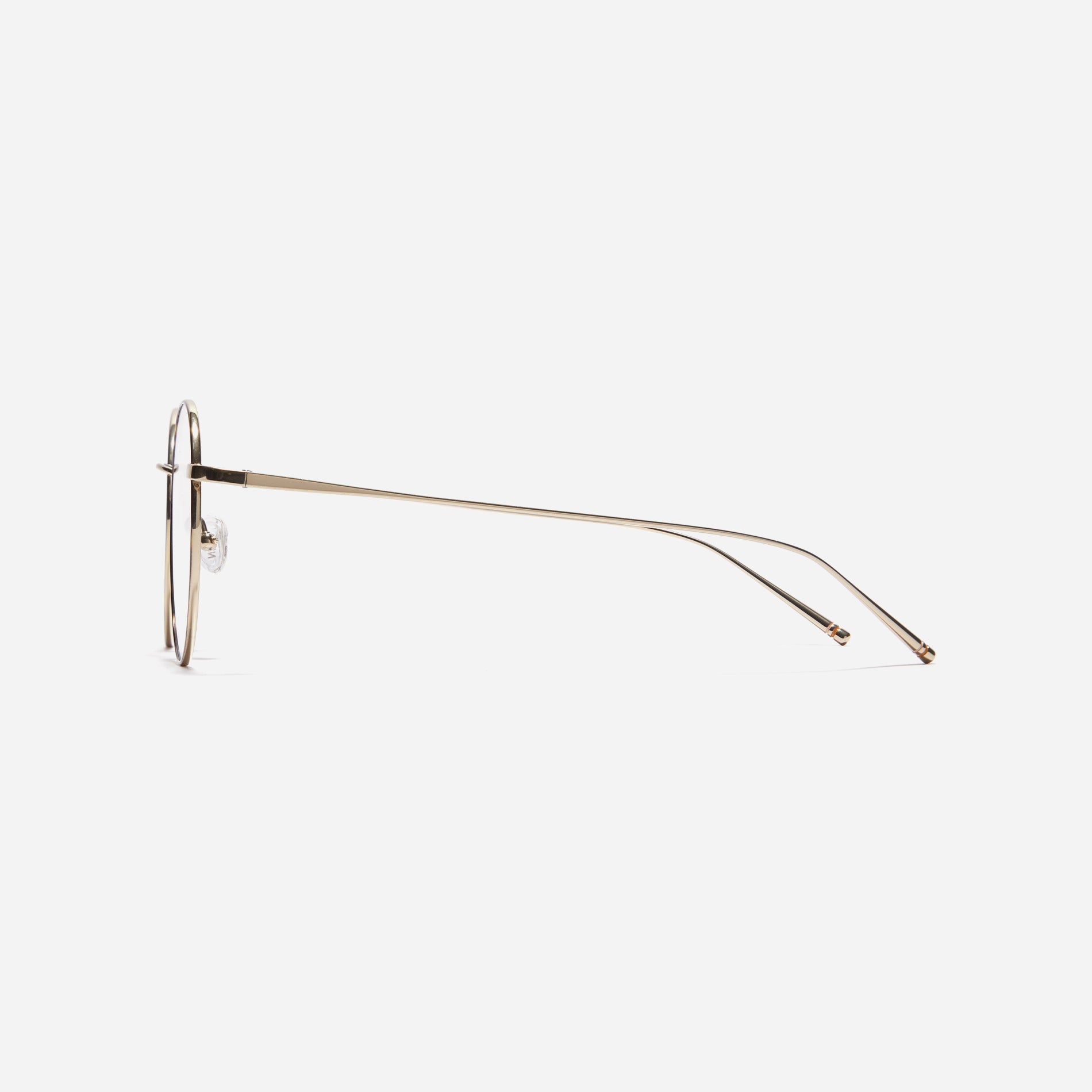 Round-shaped eyeglasses that naturally complement all face shapes. Crafted entirely from titanium, the frame provides exceptional durability and featherweight comfort, while its design adds a touch of casual charm to one's daily style.