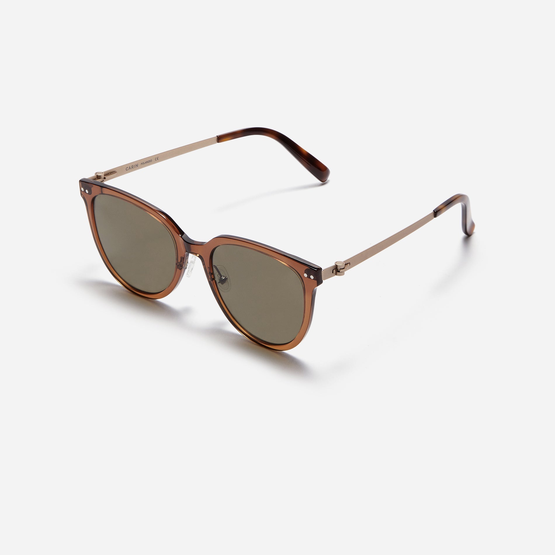 Round-shaped polarized sunglasses, representing CARIN’s POLARIZED line. Crafted from lightweight and durable bio-plastic to prevent slipping.