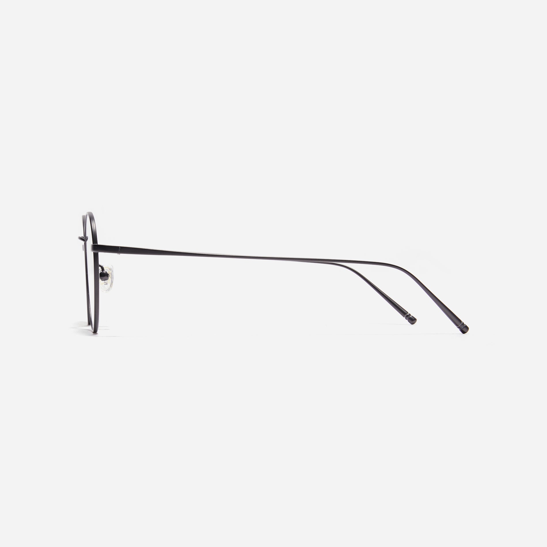 Polygon-shaped eyeglasses designed to effortlessly complement all face shapes. Crafted entirely from titanium, they ensure a remarkably light and durable wearing experience. Lika's casual design adds a fashionable touch to your daily look.
