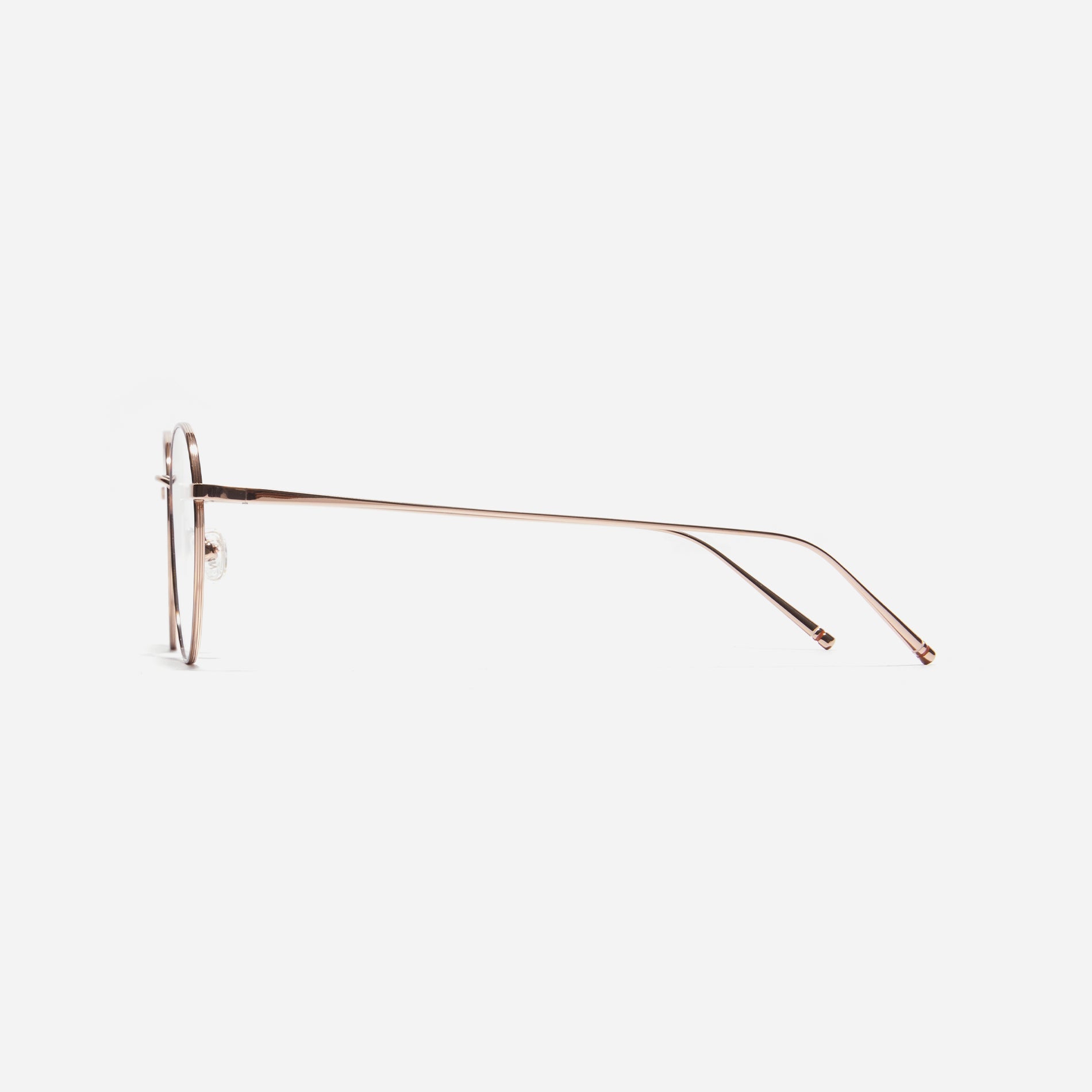 Polygon-shaped eyeglasses designed to effortlessly complement all face shapes. Crafted entirely from titanium, they ensure a remarkably light and durable wearing experience. Lika's casual design adds a fashionable touch to your daily look.