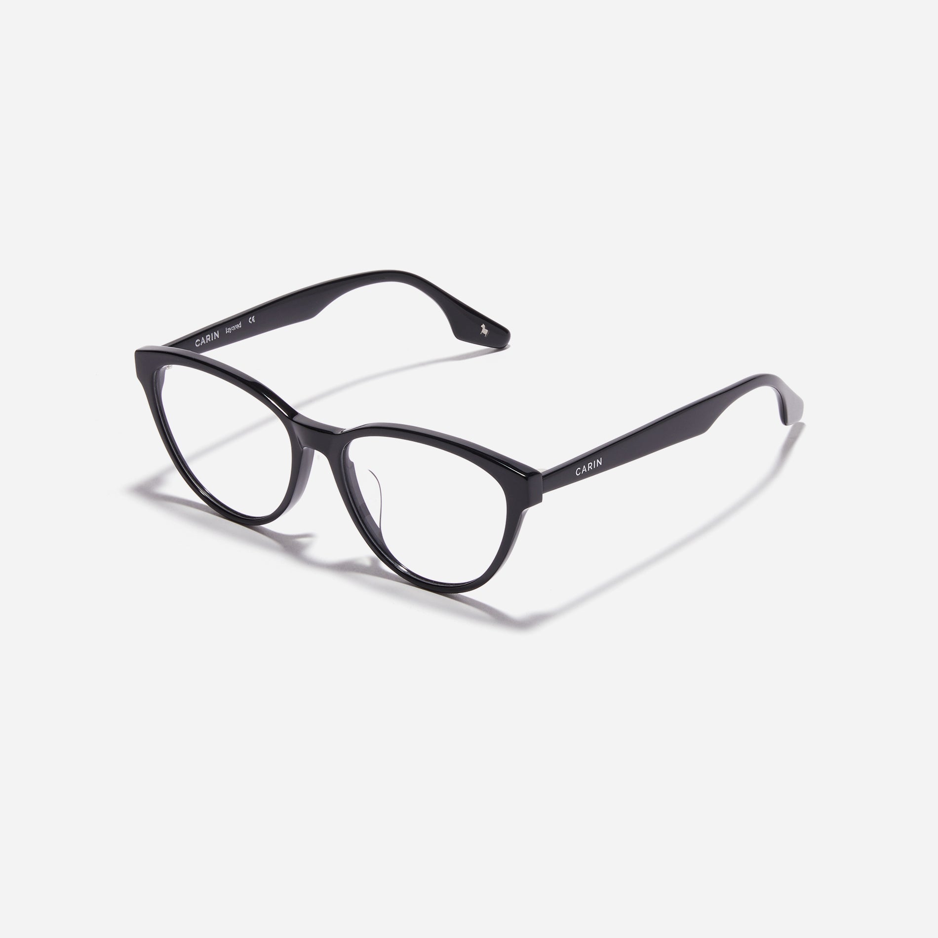 Lucy are cat-eye horn-rimmed eyeglasses showcasing a contemporary reinterpretation of retro aesthetics. Their eye-catching design and various color options offer a trendy look, harmonizing seamlessly with the natural lines of the face.