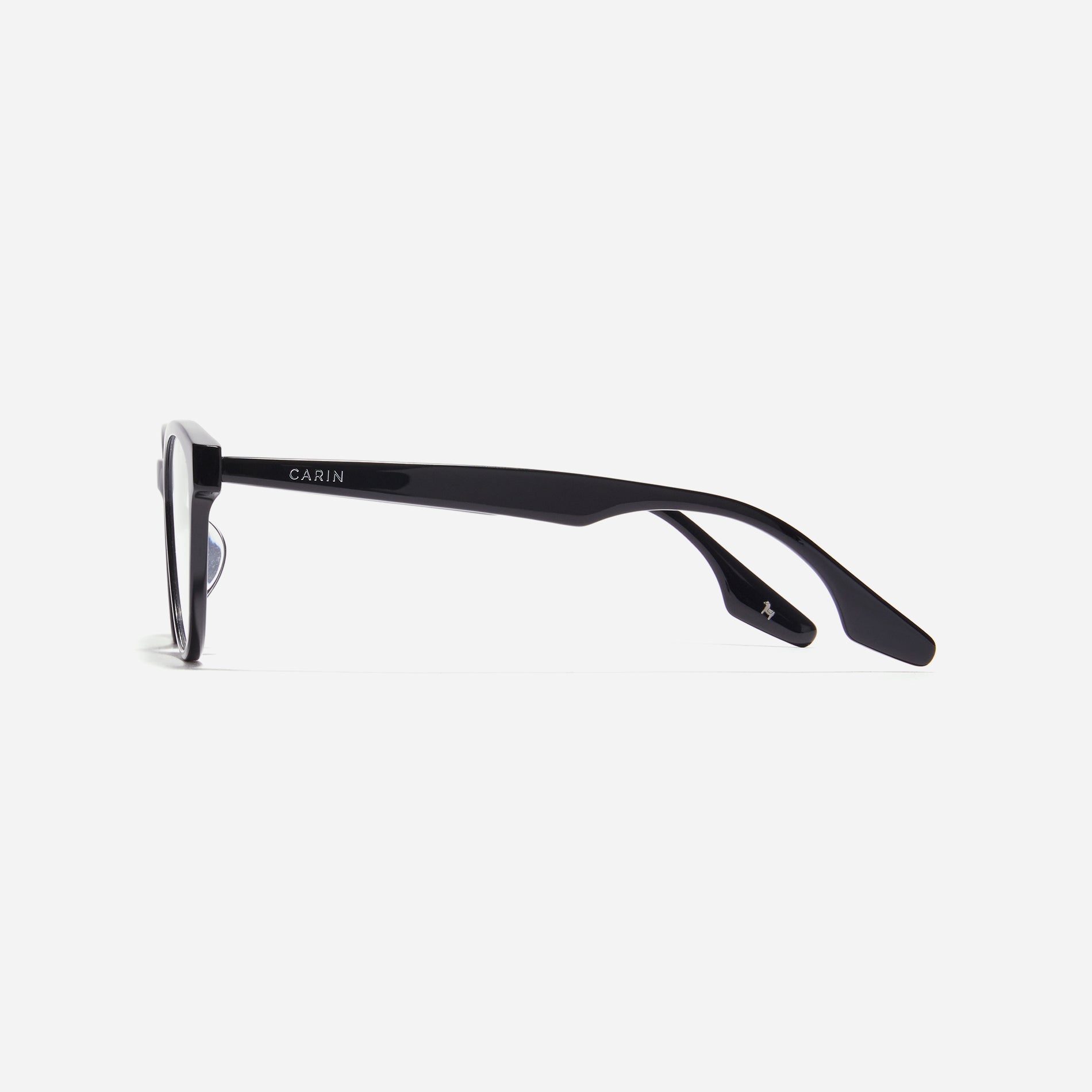 Lucy are cat-eye horn-rimmed eyeglasses showcasing a contemporary reinterpretation of retro aesthetics. Their eye-catching design and various color options offer a trendy look, harmonizing seamlessly with the natural lines of the face.