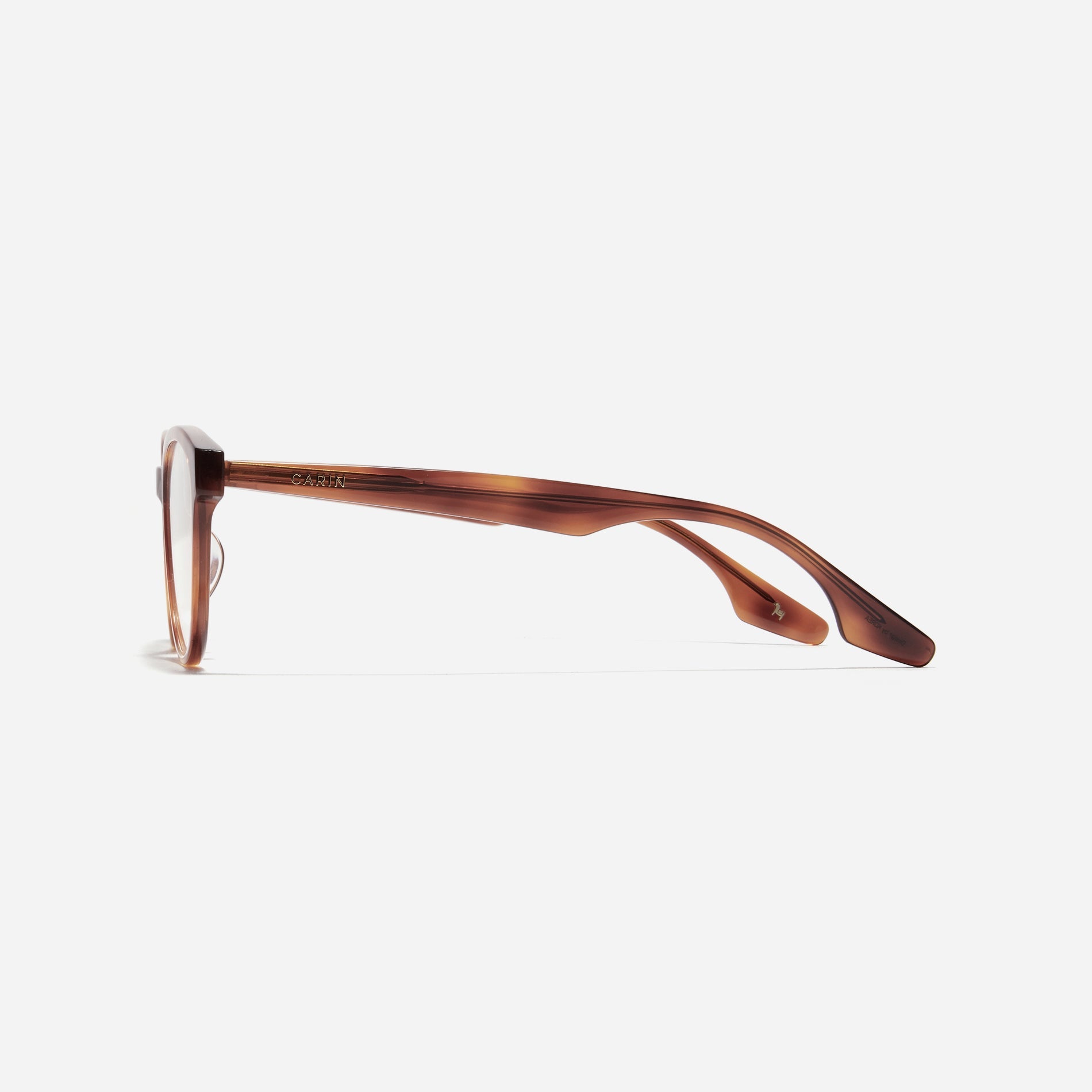 Lucy are cat-eye horn-rimmed eyeglasses showcasing a contemporary reinterpretation of retro aesthetics. Their eye-catching design and various color options offer a trendy look, harmonizing seamlessly with the natural lines of the face.