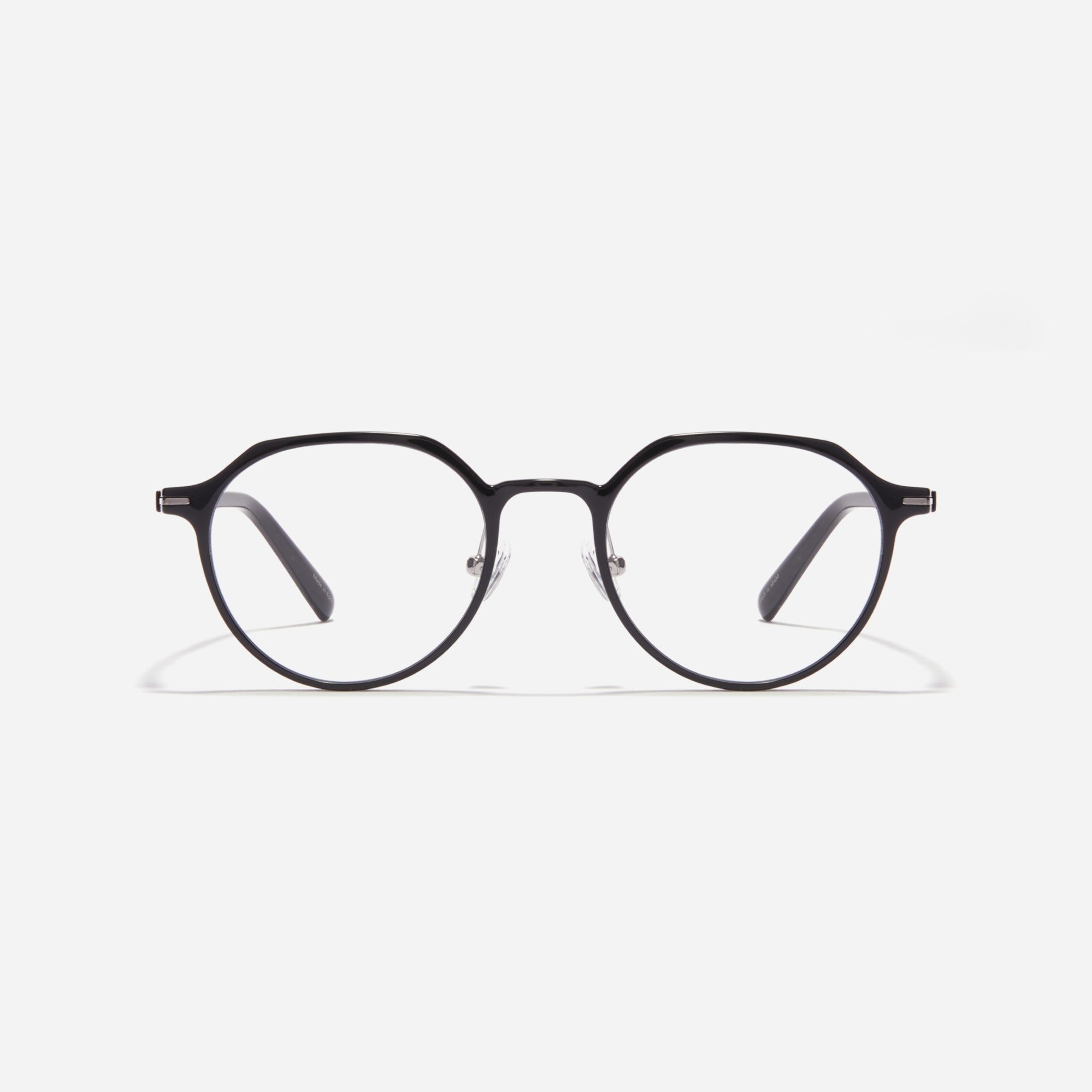 Nils P is a polygon-shaped combination optical frame from the Forest Line. Featuring a bio-plastic front and Ultem temples, it offers a lightweight, comfortable fit with a classic aesthetic.