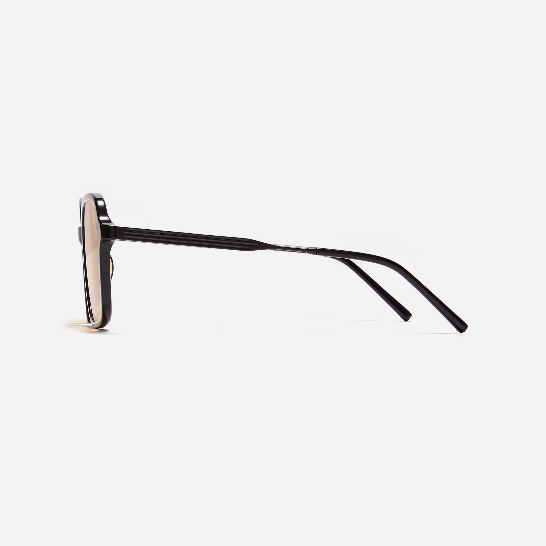 Square-shaped combination sunglasses  featuring an oversized retro frame and stylish color variaions. 