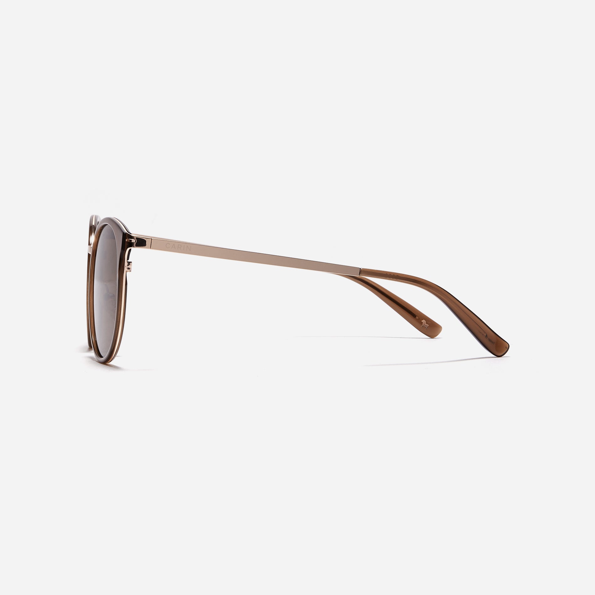Round-shaped combination polarized sunglasses that feature delicate acetate rims and metal structural details.