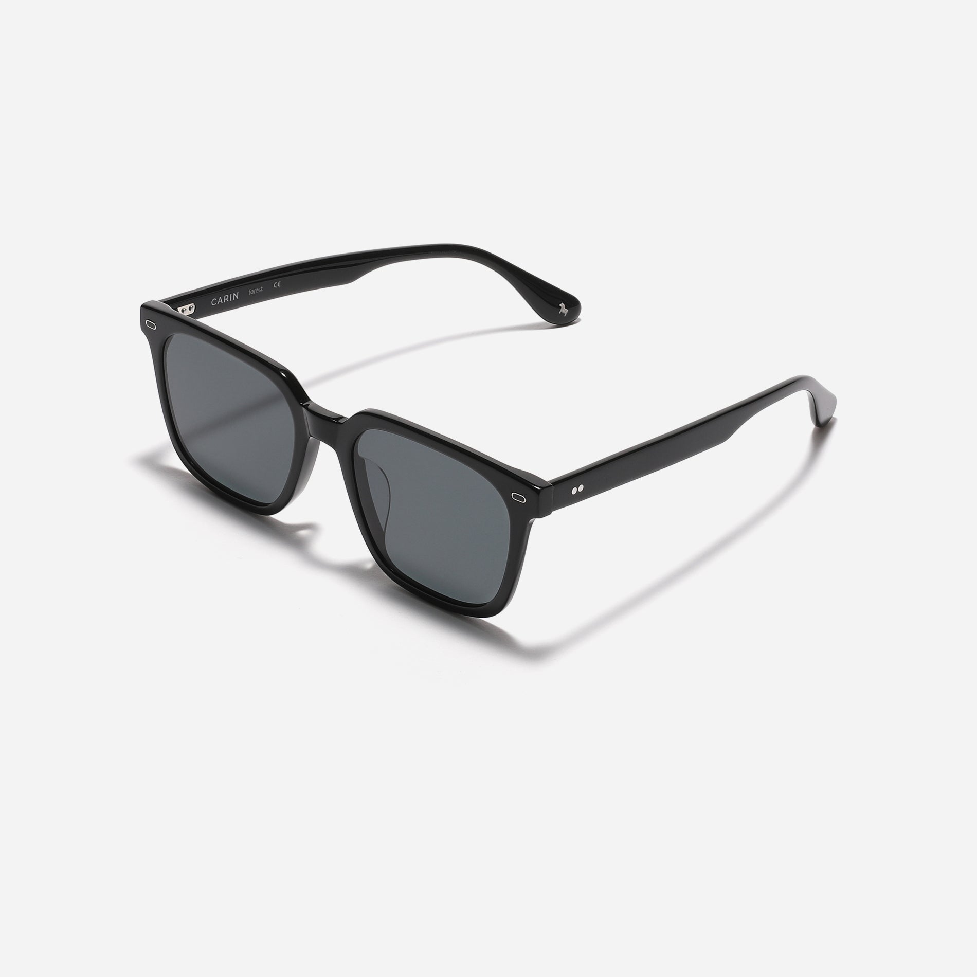 Oversized square-shaped sunglasses from the Forest Line. Their frame offers a chic style suitable for daily wear, especially appealing to those new to sunglasses.