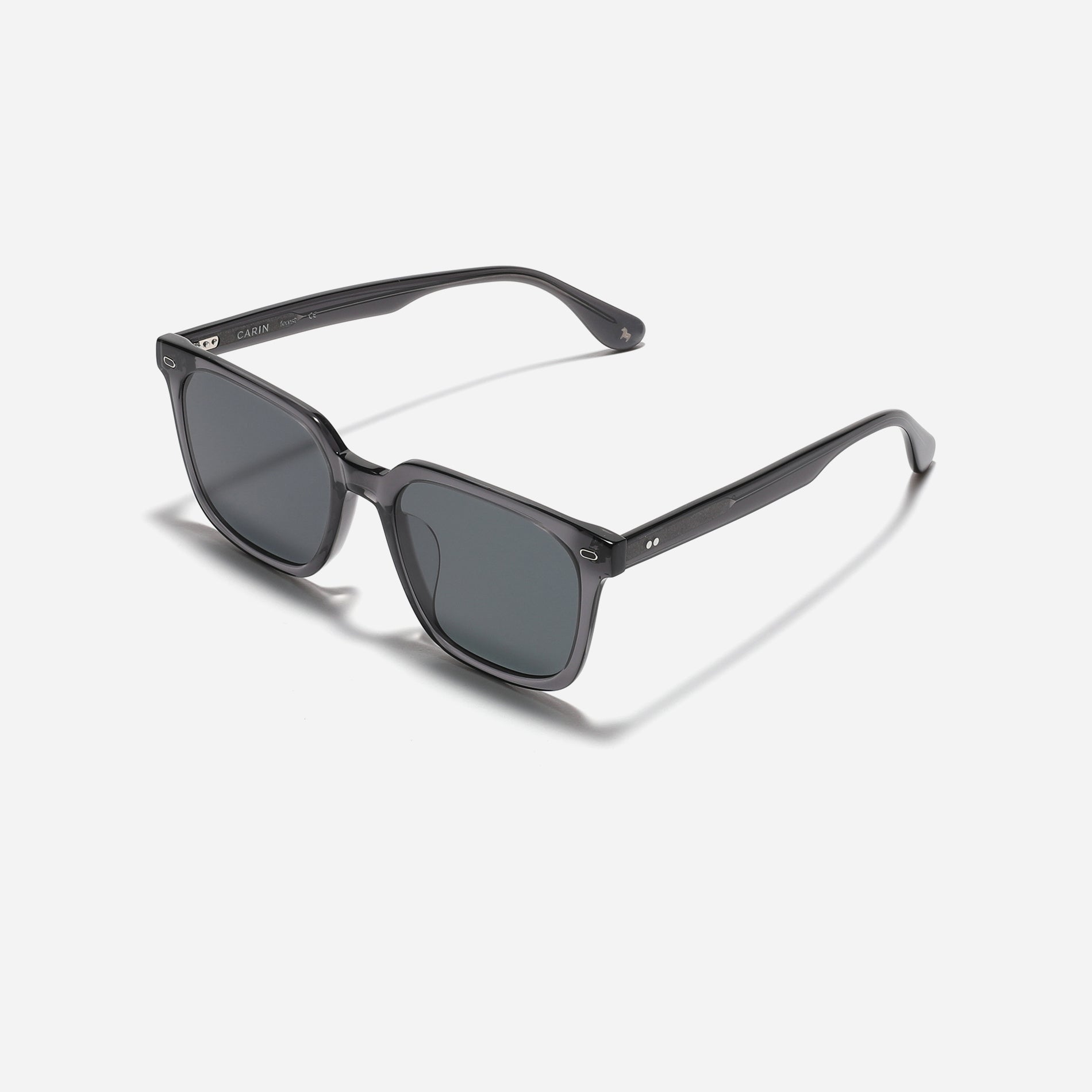 Oversized square-shaped sunglasses from the Forest Line. Their frame offers a chic style suitable for daily wear, especially appealing to those new to sunglasses.