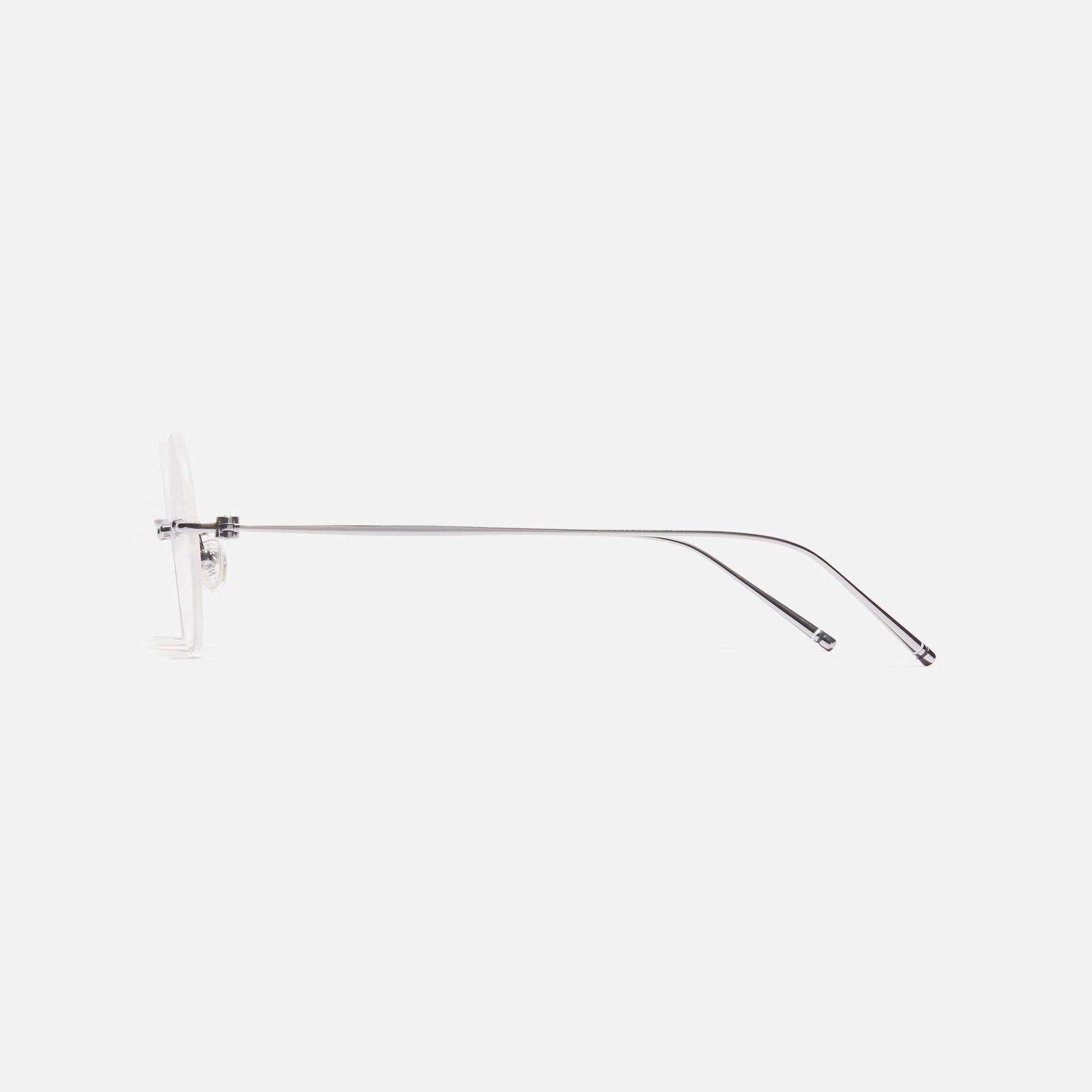  Rimless round-shaped retro eyeglasses. Featuring narrow rims and dual lining on the tips, these eyeglasses ensure a consistently comfortable fit and prevent slipping.